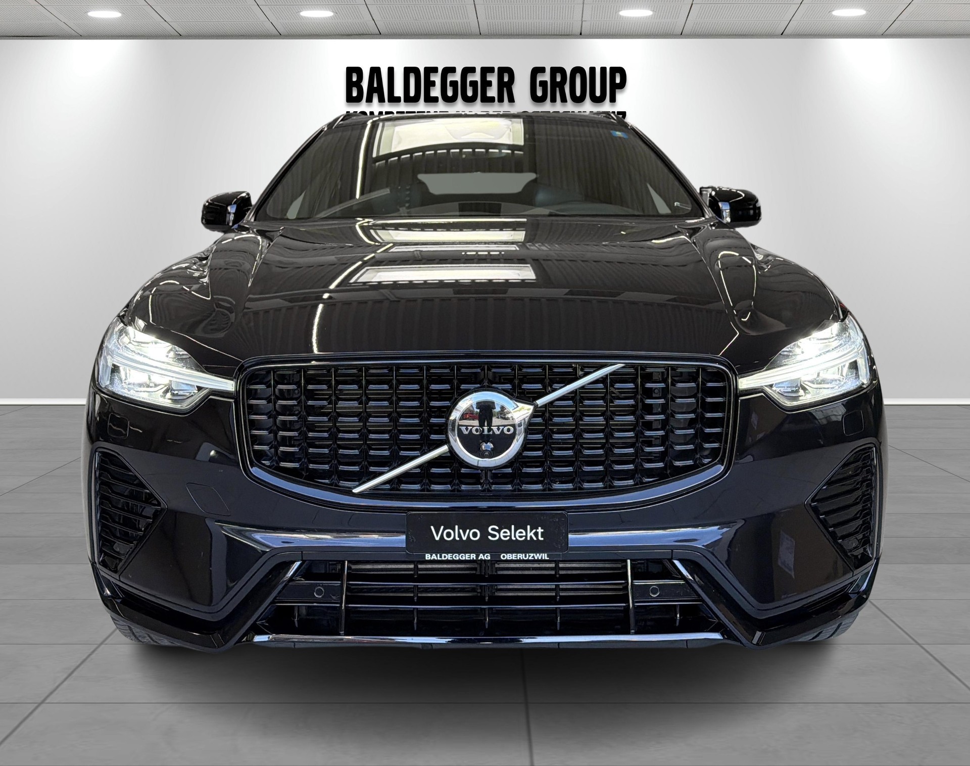 VOLVO XC60 2.0 T6 TE R-Design eAWD-showroom-element-3