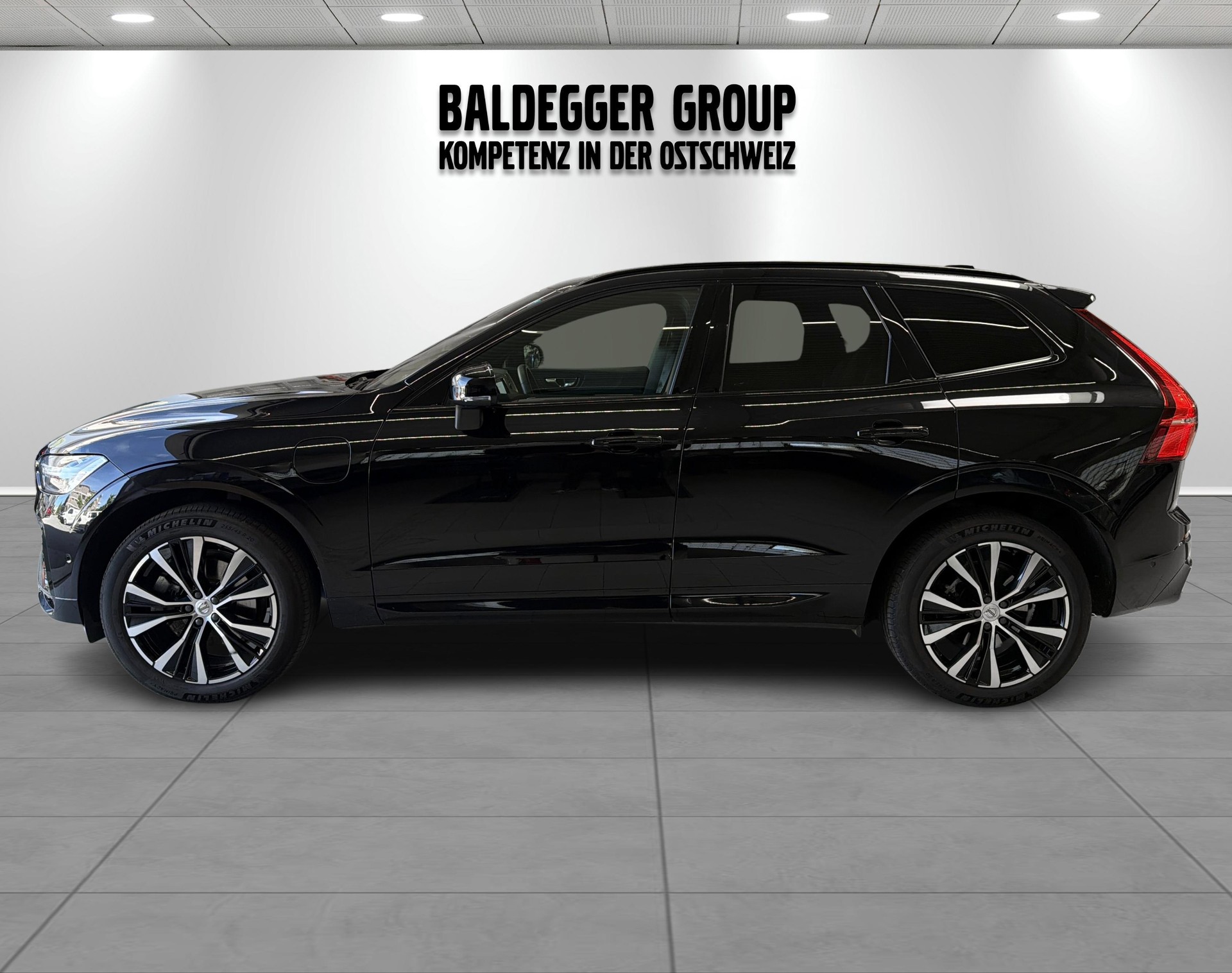 VOLVO XC60 2.0 T6 TE R-Design eAWD-showroom-element-1