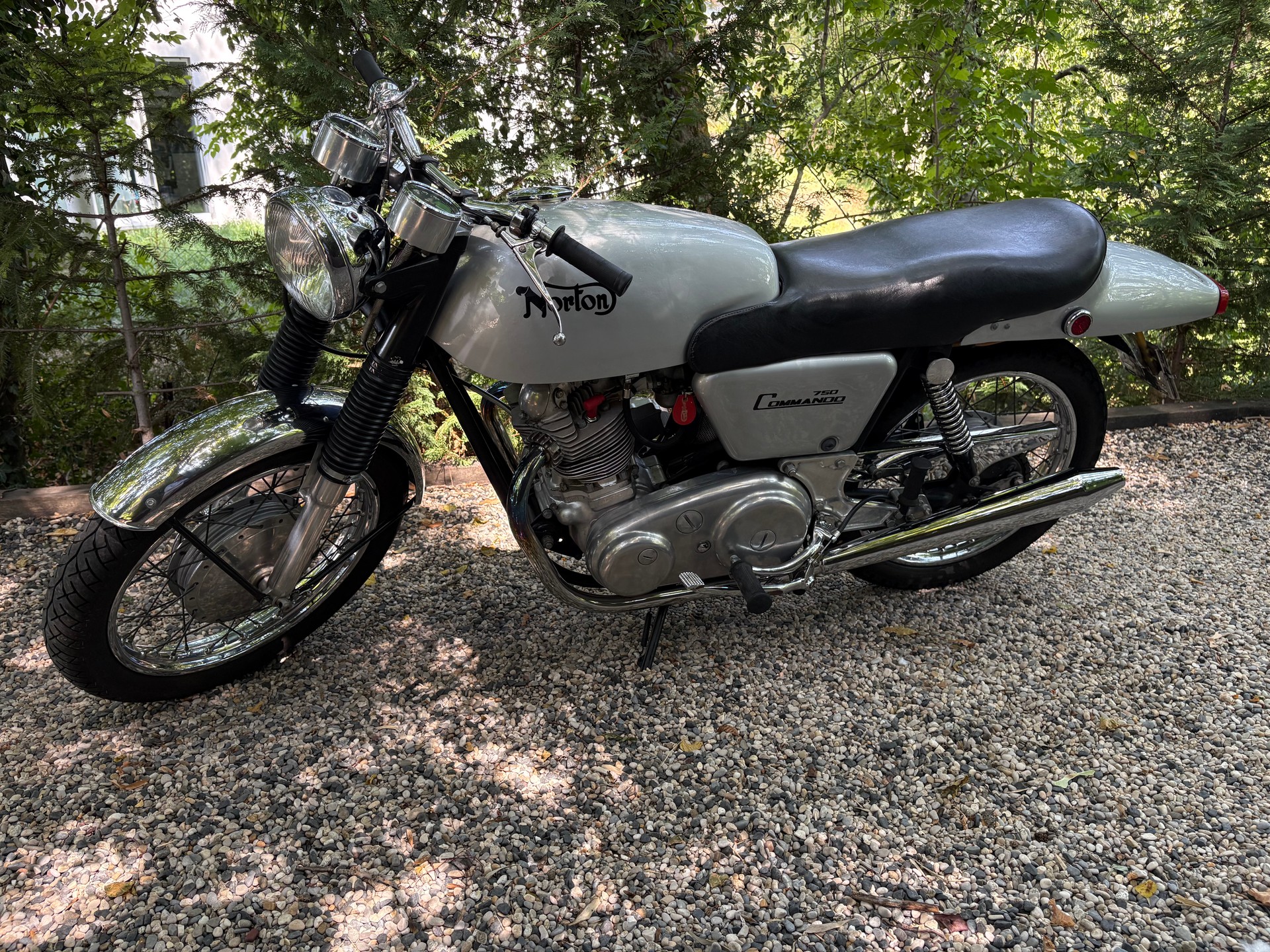 NORTON Commando 750 Fastback-image-10