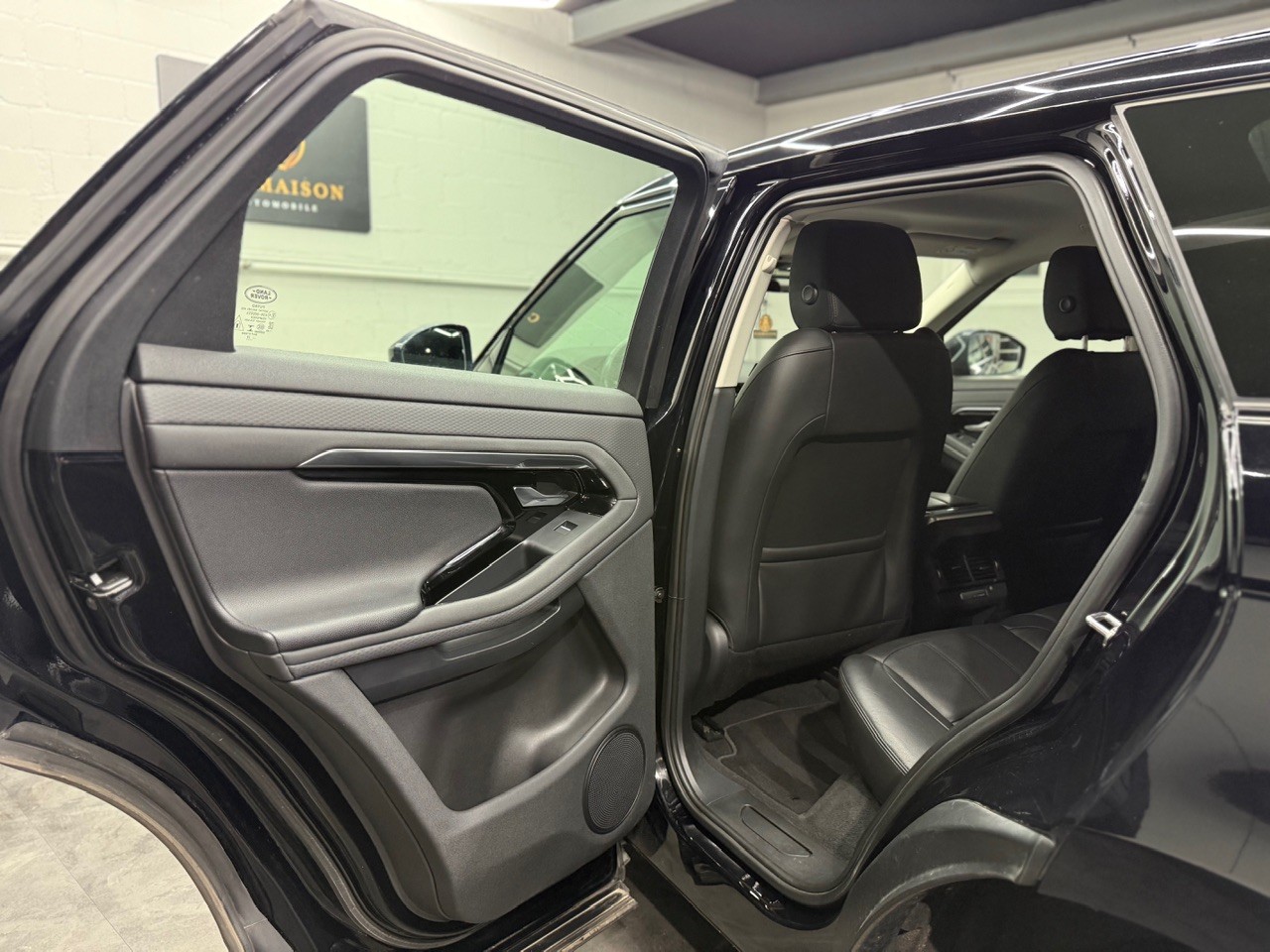 LAND ROVER Range Rover Evoque R-Dynamic D 180 S AT9-image-22