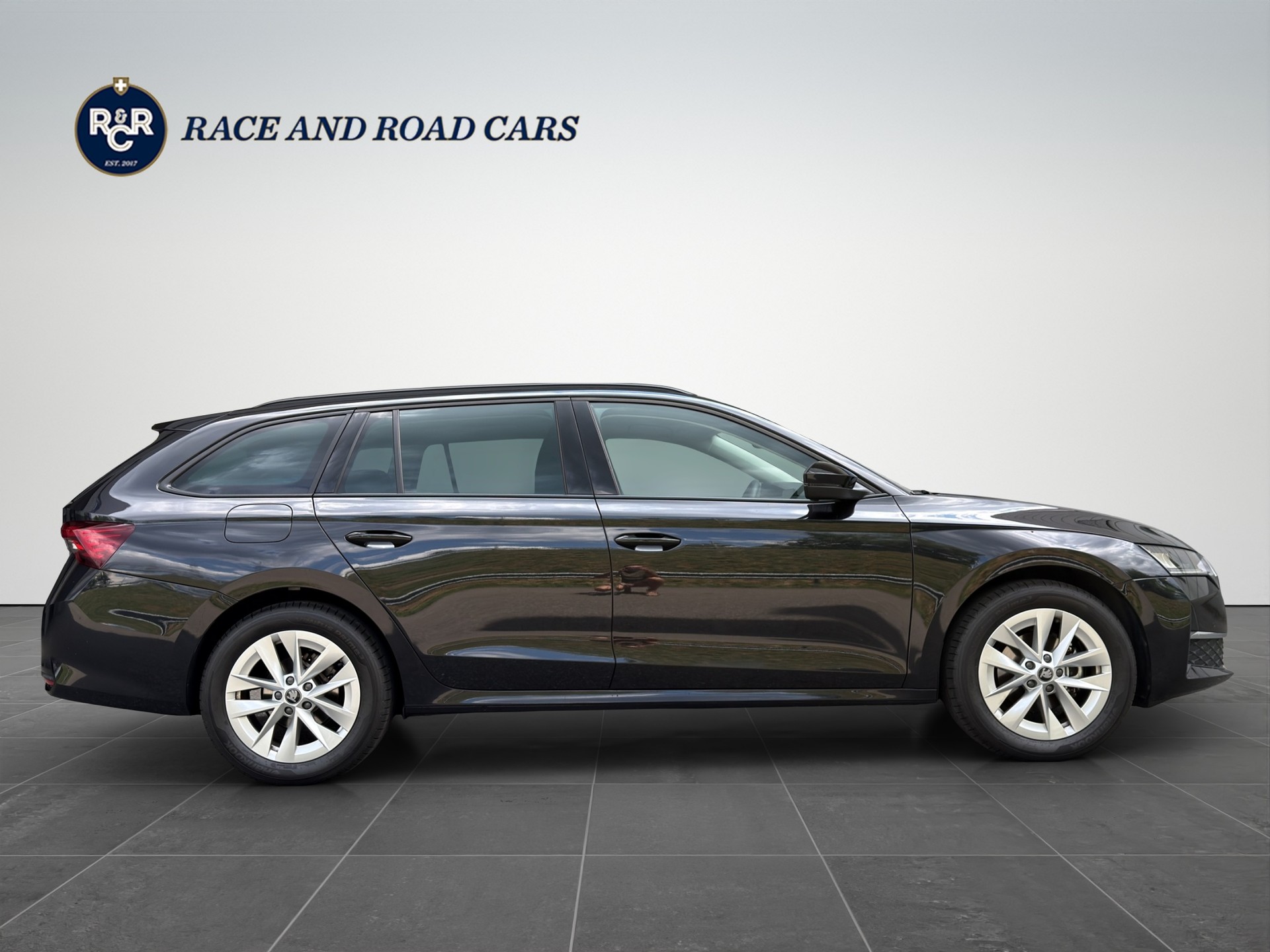 SKODA Octavia Combi 1.5 TSI Selection DSG-showroom-element-3