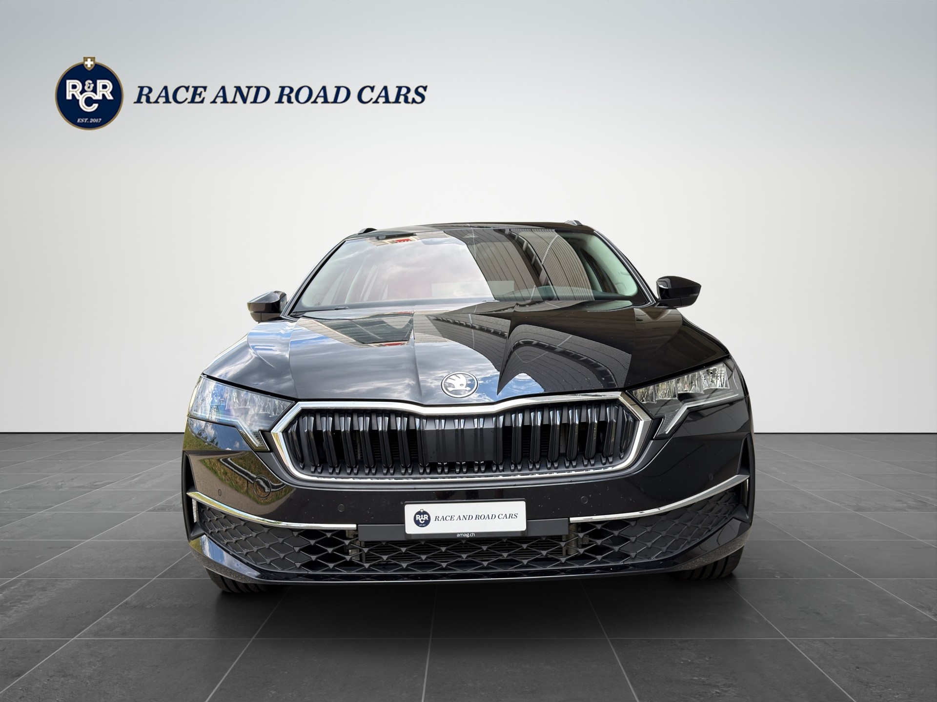 SKODA Octavia Combi 1.5 TSI Selection DSG-showroom-element-1