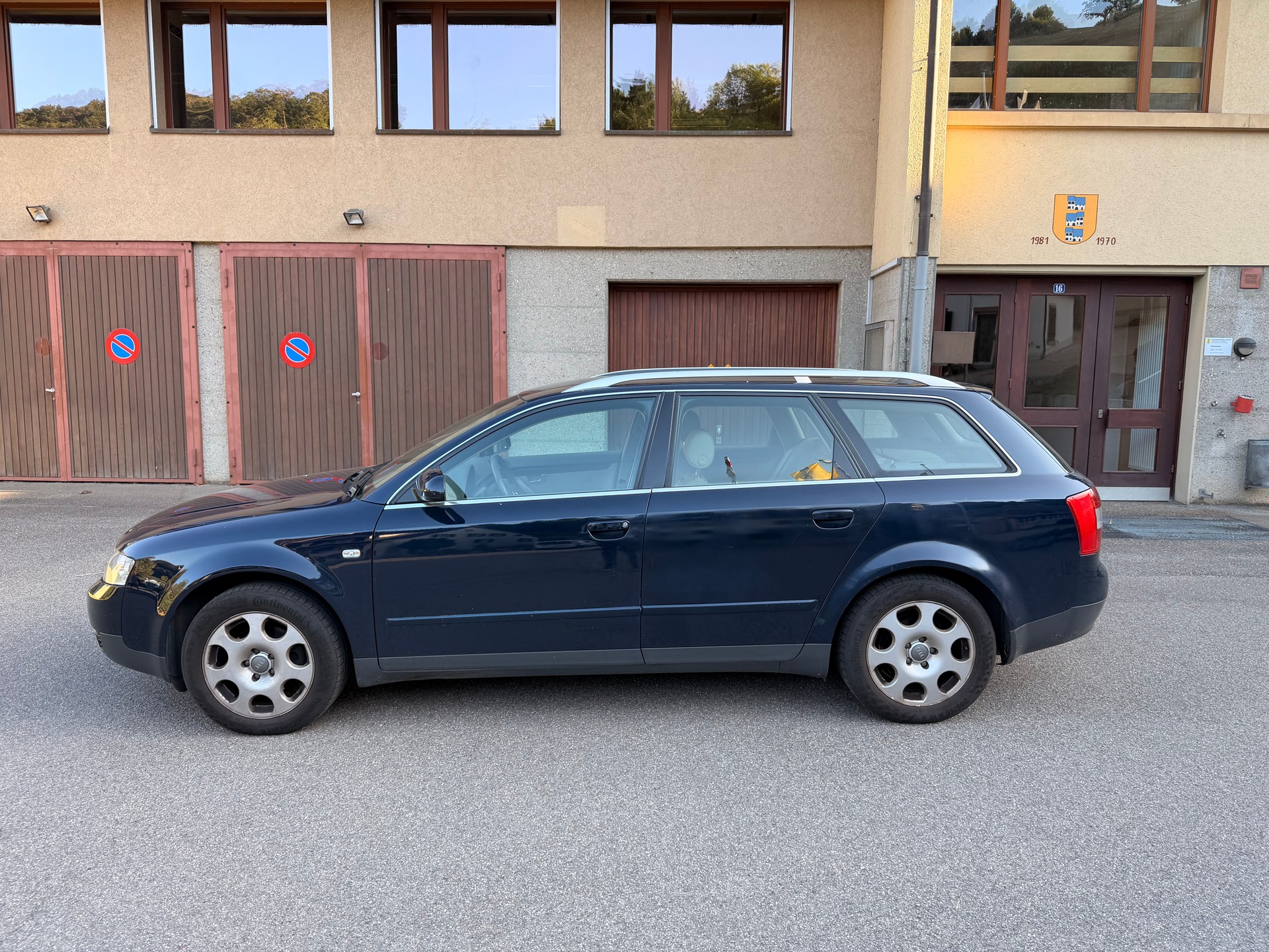 AUDI A4 Avant 2.0 FSI-showroom-element-1