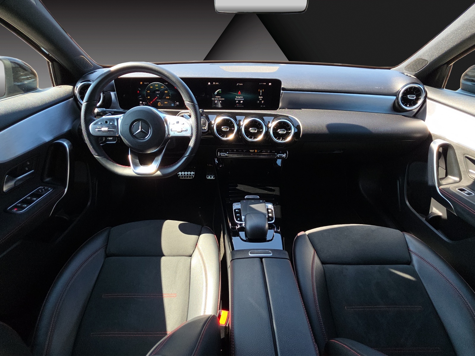MERCEDES-BENZ A 200 AMG Line 7G-DCT-image-9