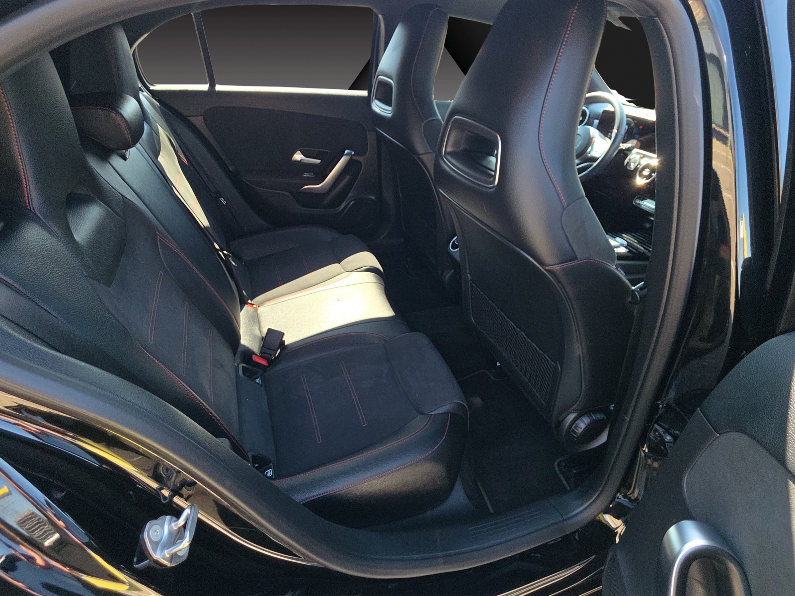 MERCEDES-BENZ A 200 AMG Line 7G-DCT-image-17