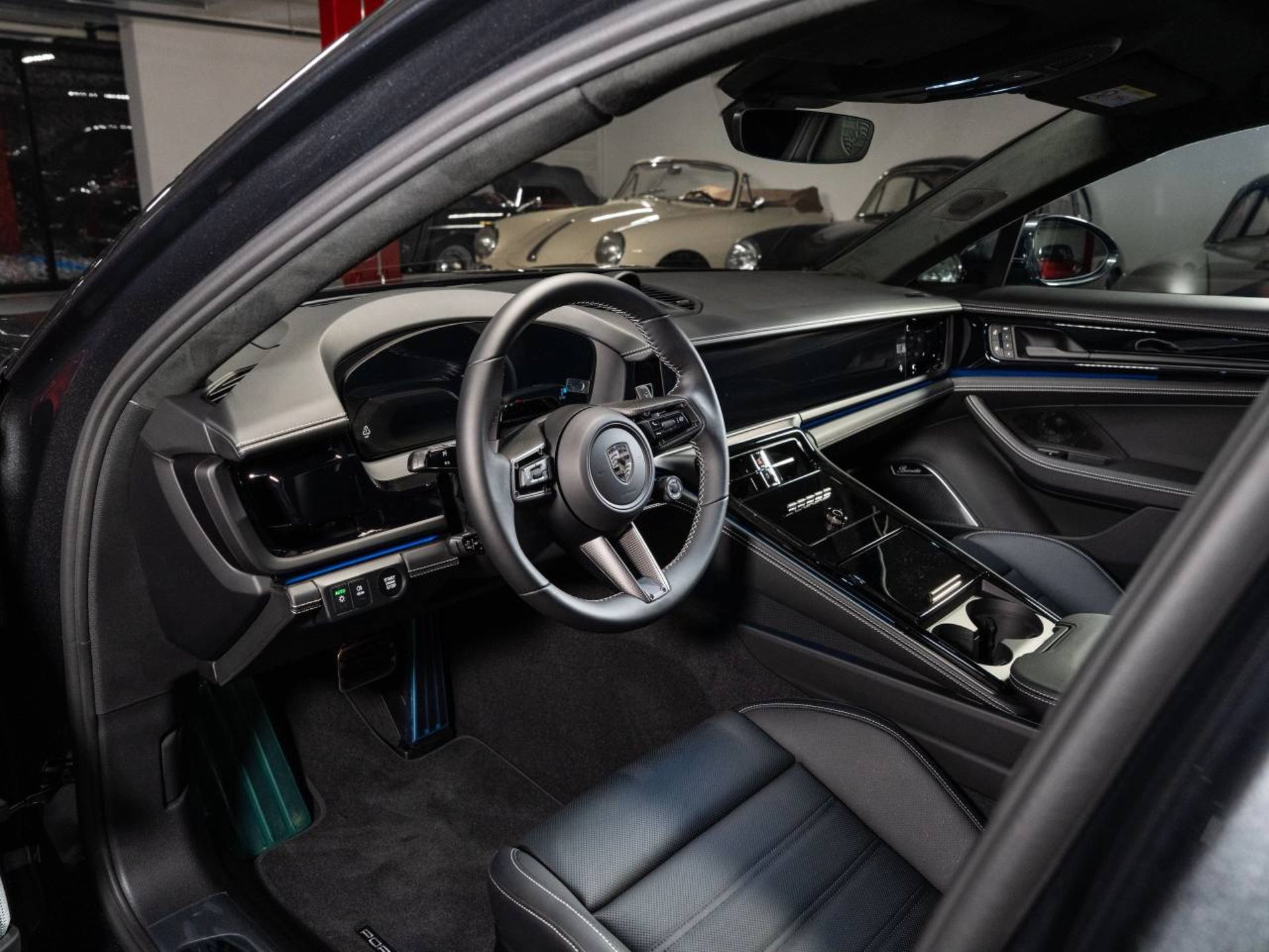PORSCHE Panamera Turbo S E-Hybrid-showroom-element-3