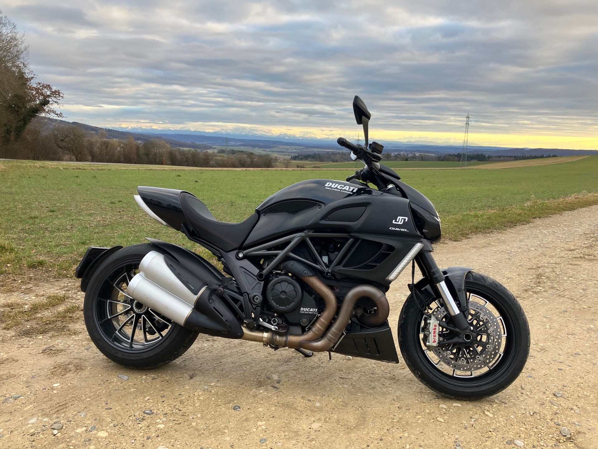 DUCATI Diavel 1200 Dark-image-2