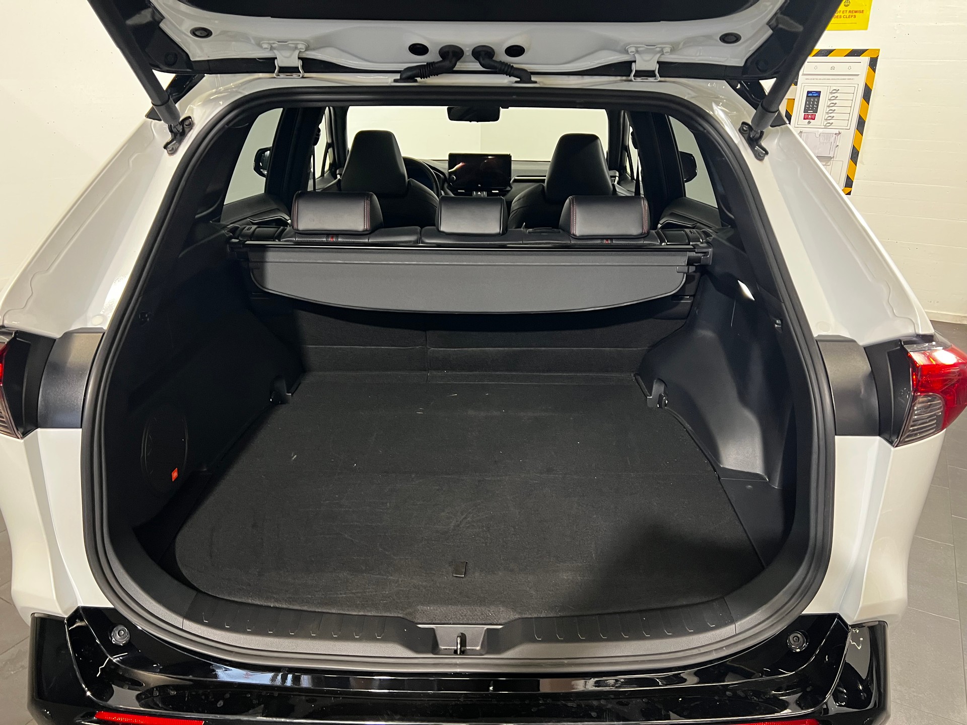 TOYOTA 2.5 Plug-In-Hybrid Platinum-image-15