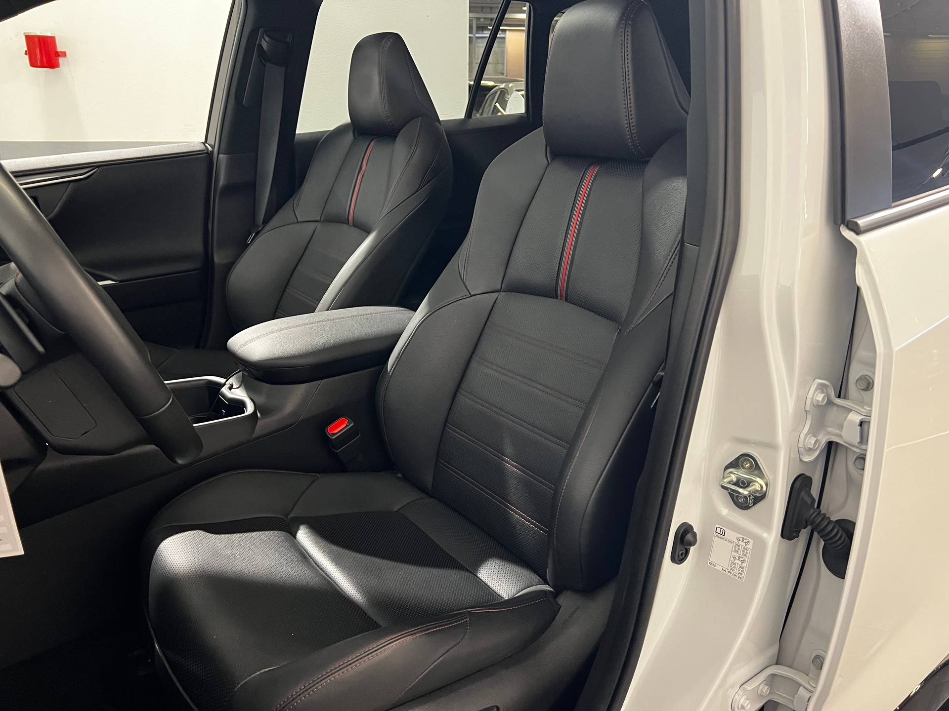 TOYOTA 2.5 Plug-In-Hybrid Platinum-image-2