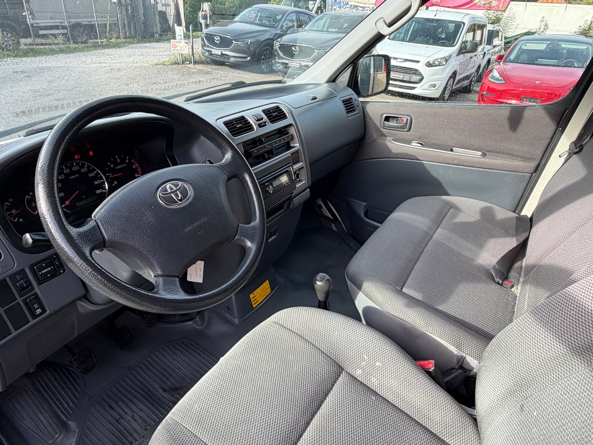 TOYOTA Hiace D-4D Van SWB-image-7