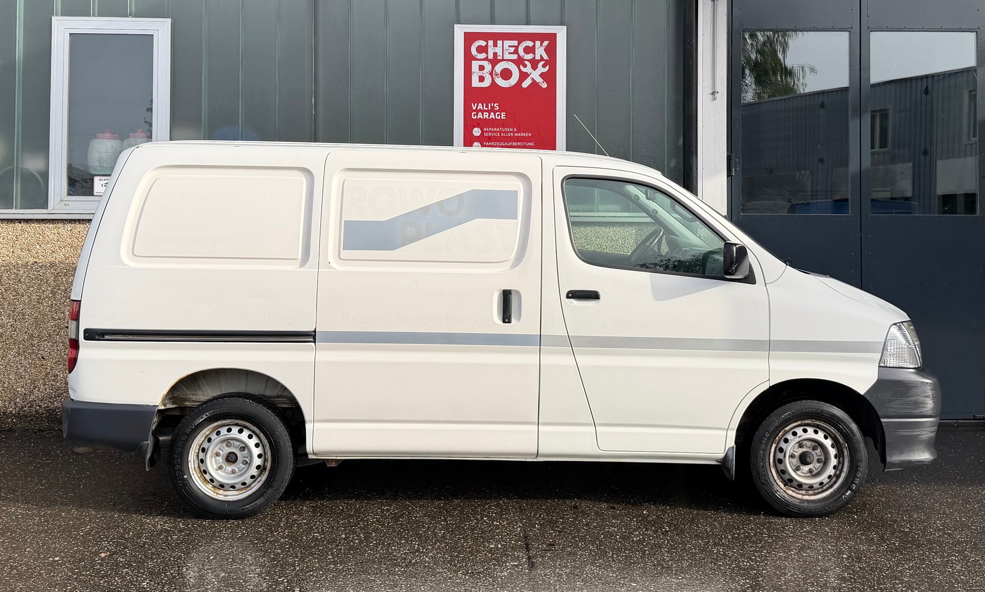 TOYOTA Hiace D-4D Van SWB-image-4