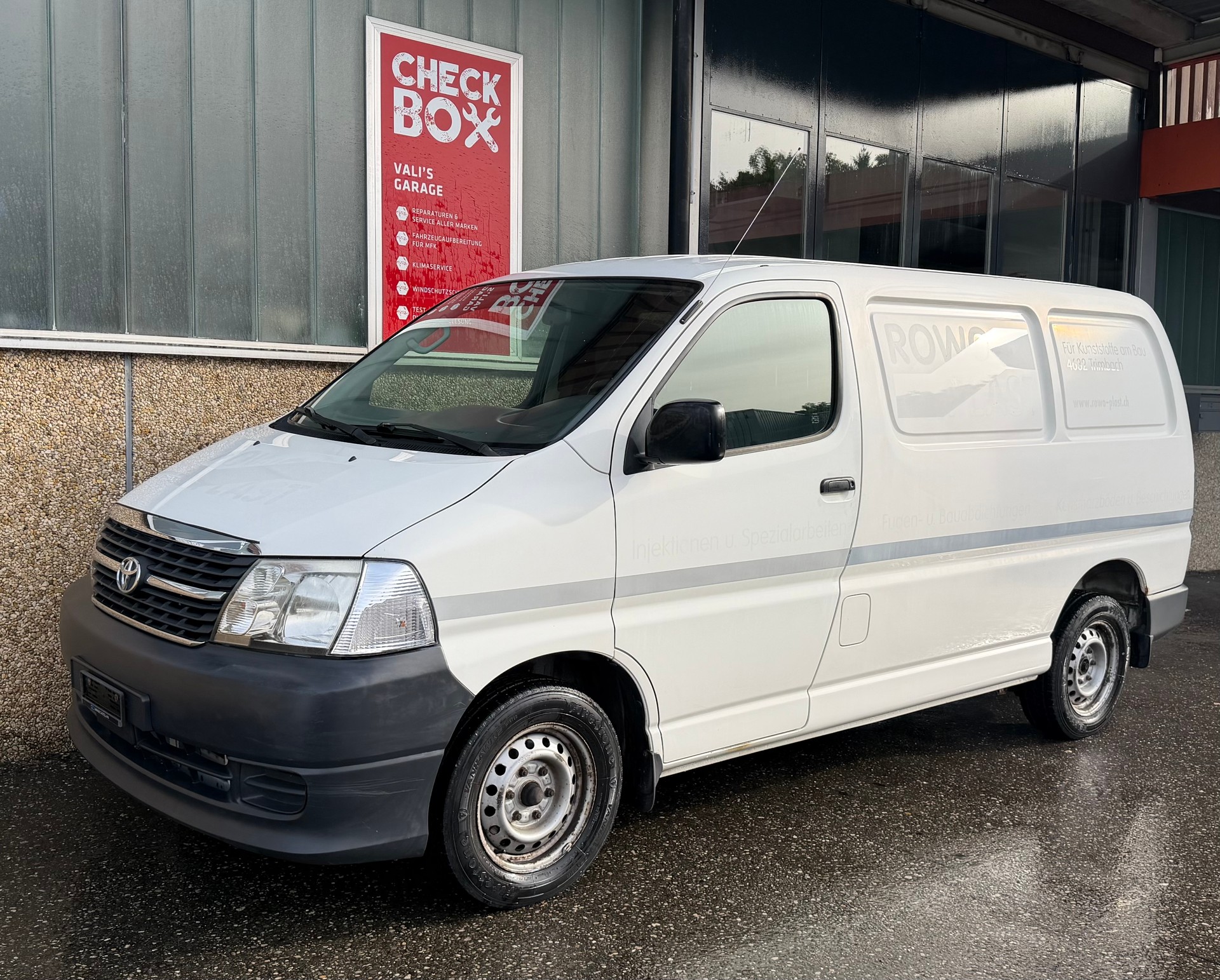 TOYOTA Hiace D-4D Van SWB