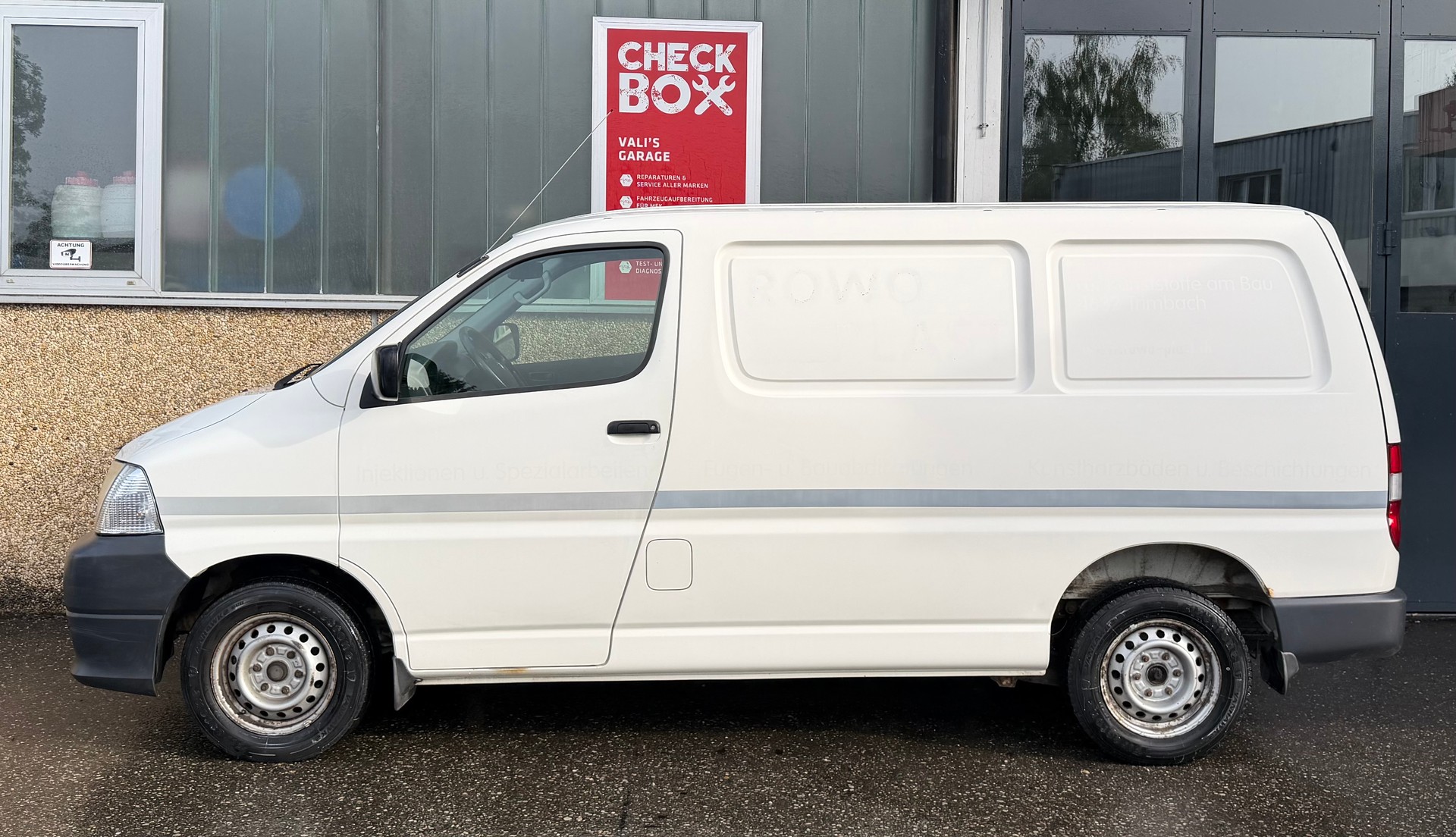 TOYOTA Hiace D-4D Van SWB-image-1