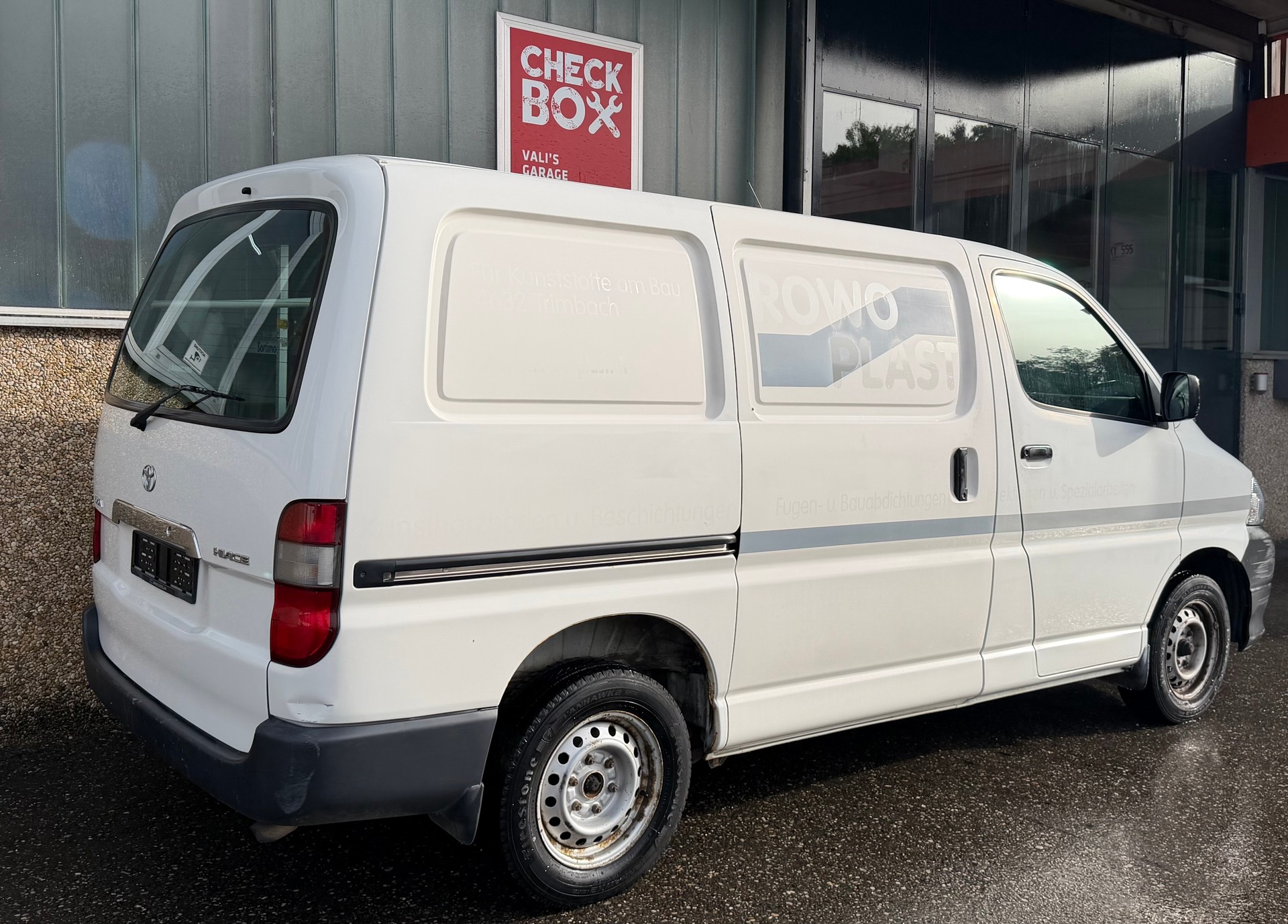 TOYOTA Hiace D-4D Van SWB-image-5