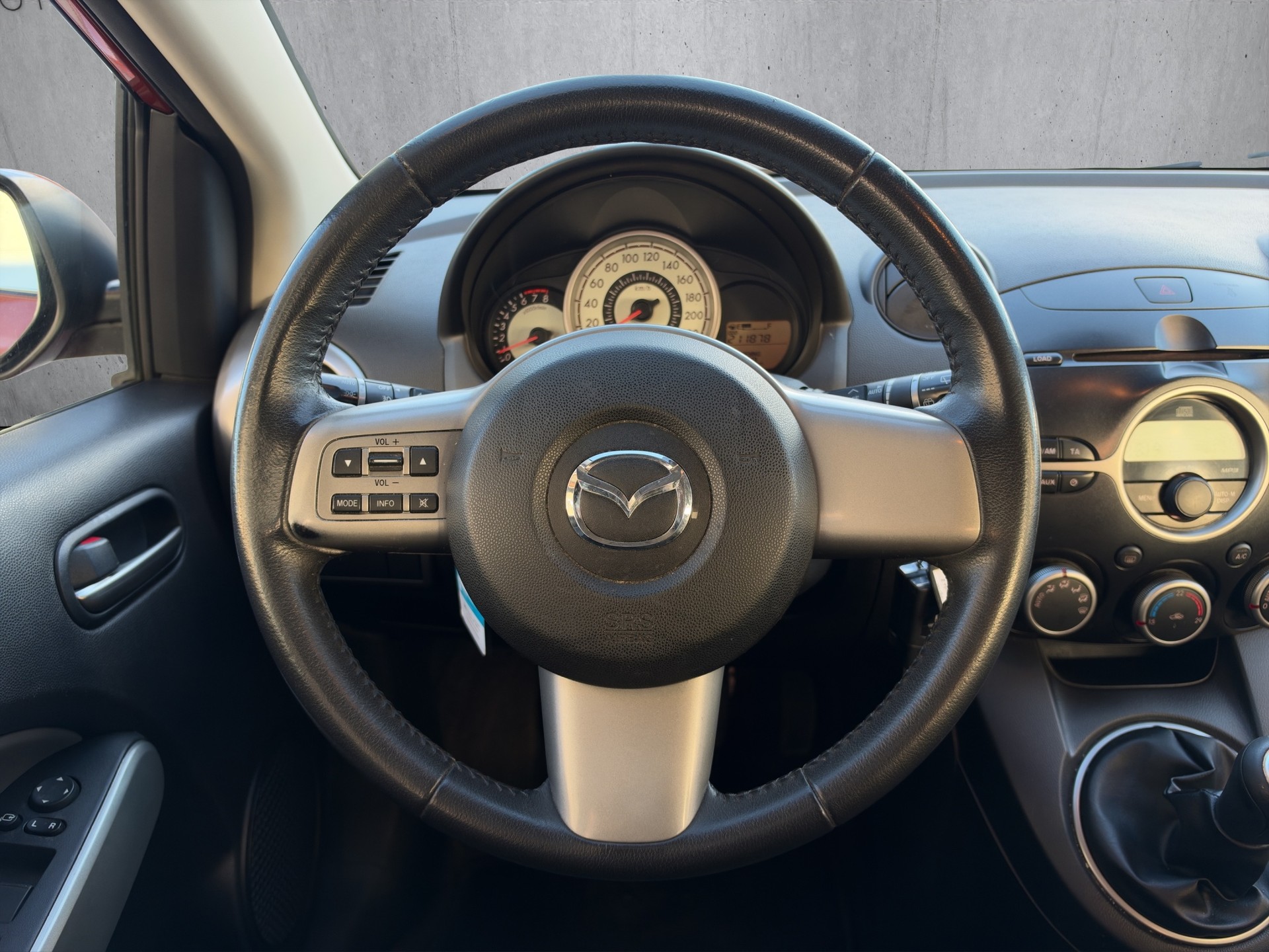 MAZDA 2 1.3i 16V Exclusive-image-13