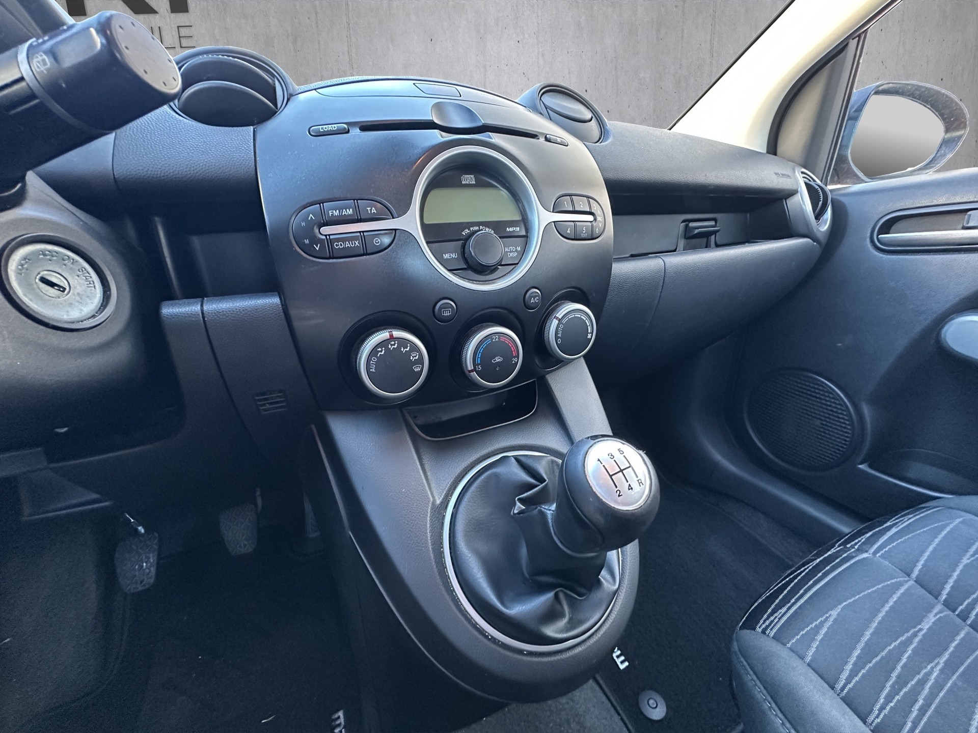 MAZDA 2 1.3i 16V Exclusive-image-12