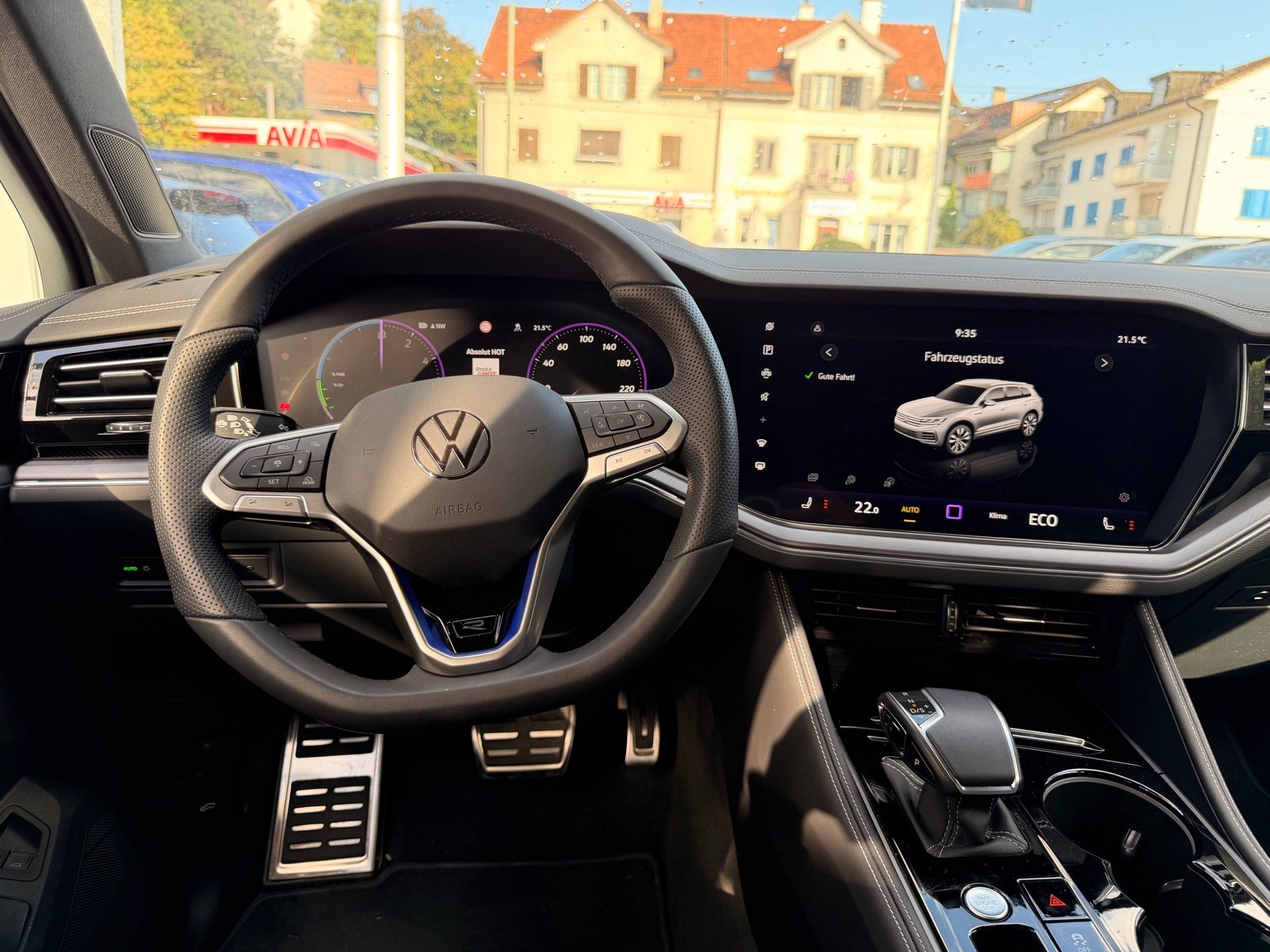 VW Touareg R 3.0 TSI eHYBRID 462 PS 4MOTION-image-9