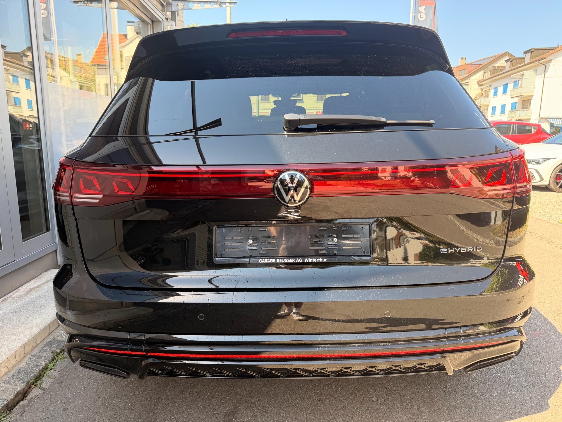 VW Touareg R 3.0 TSI eHYBRID 462 PS 4MOTION-image-4