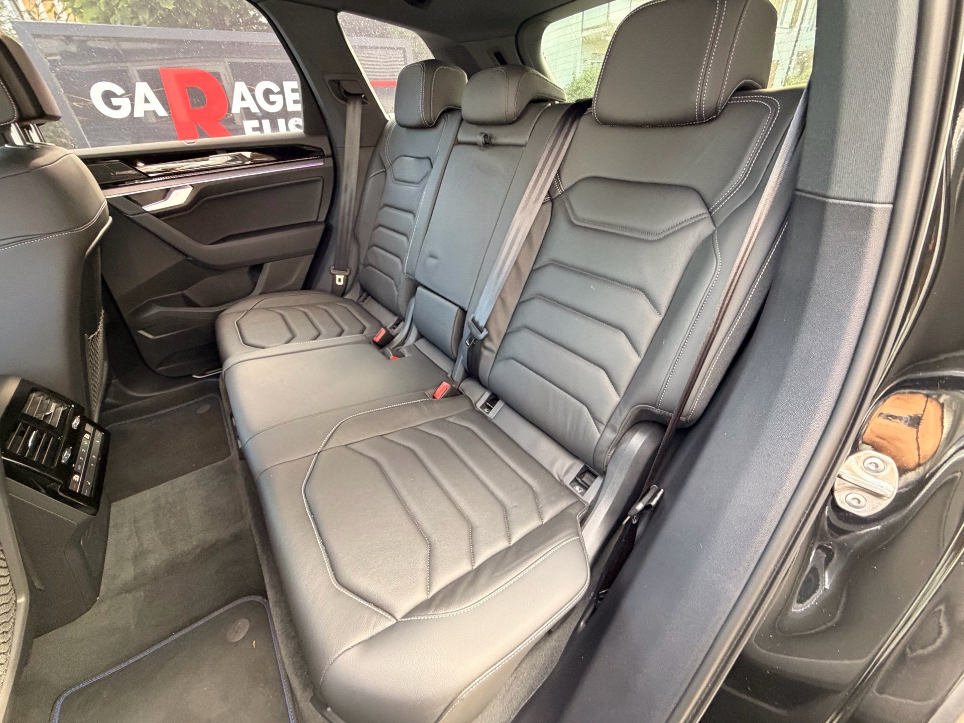 VW Touareg R 3.0 TSI eHYBRID 462 PS 4MOTION-image-24