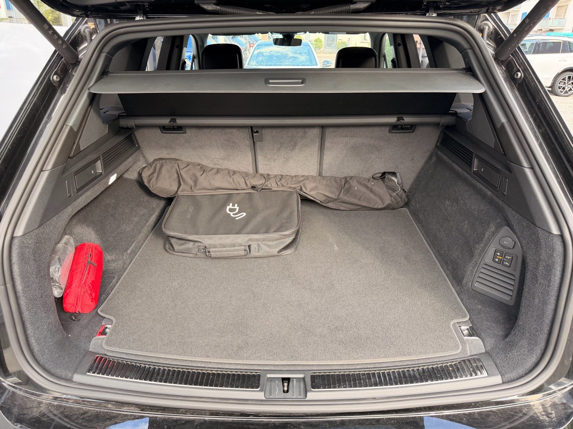 VW Touareg R 3.0 TSI eHYBRID 462 PS 4MOTION-image-27
