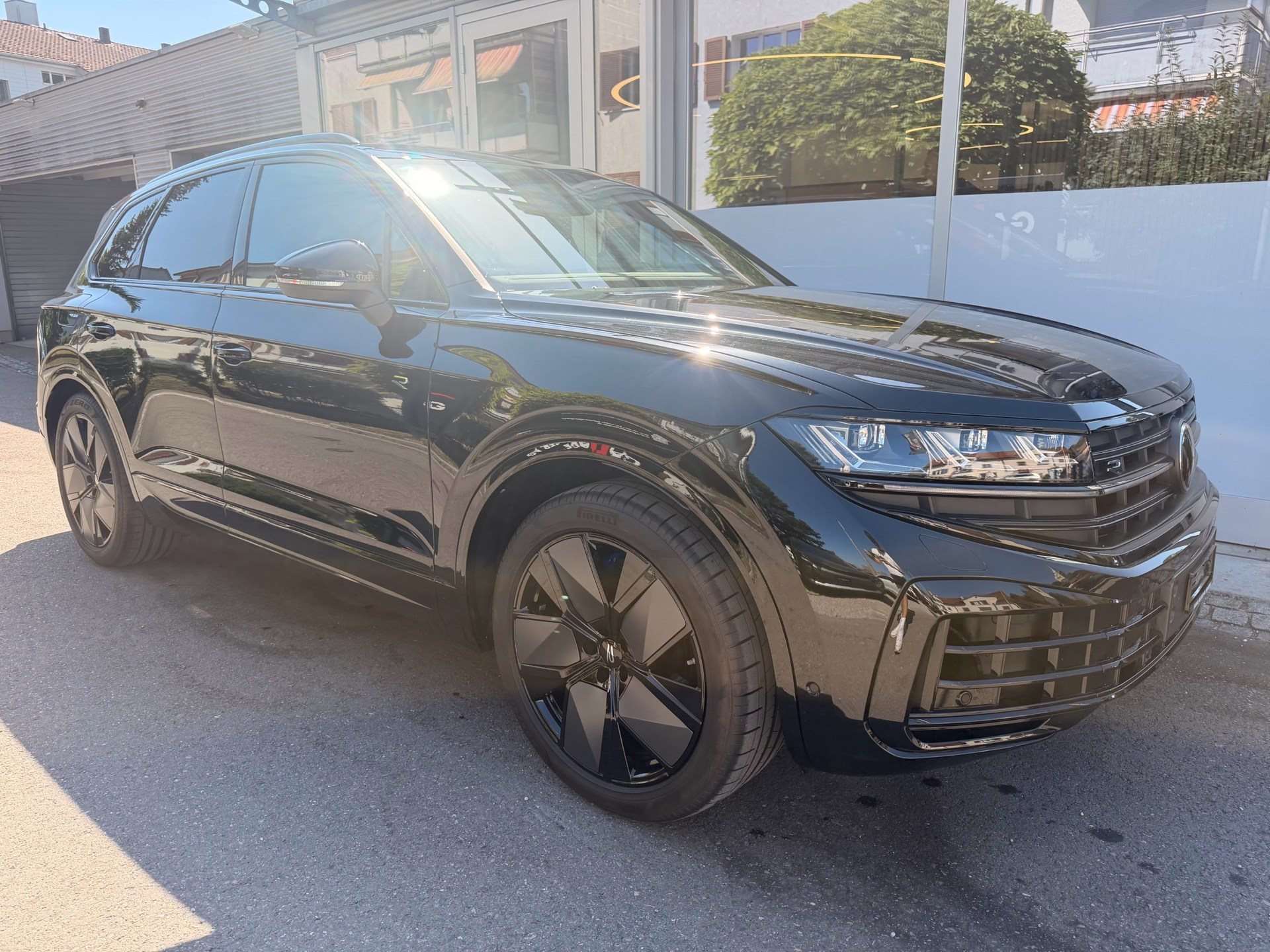 VW Touareg R 3.0 TSI eHYBRID 462 PS 4MOTION-showroom-element-2