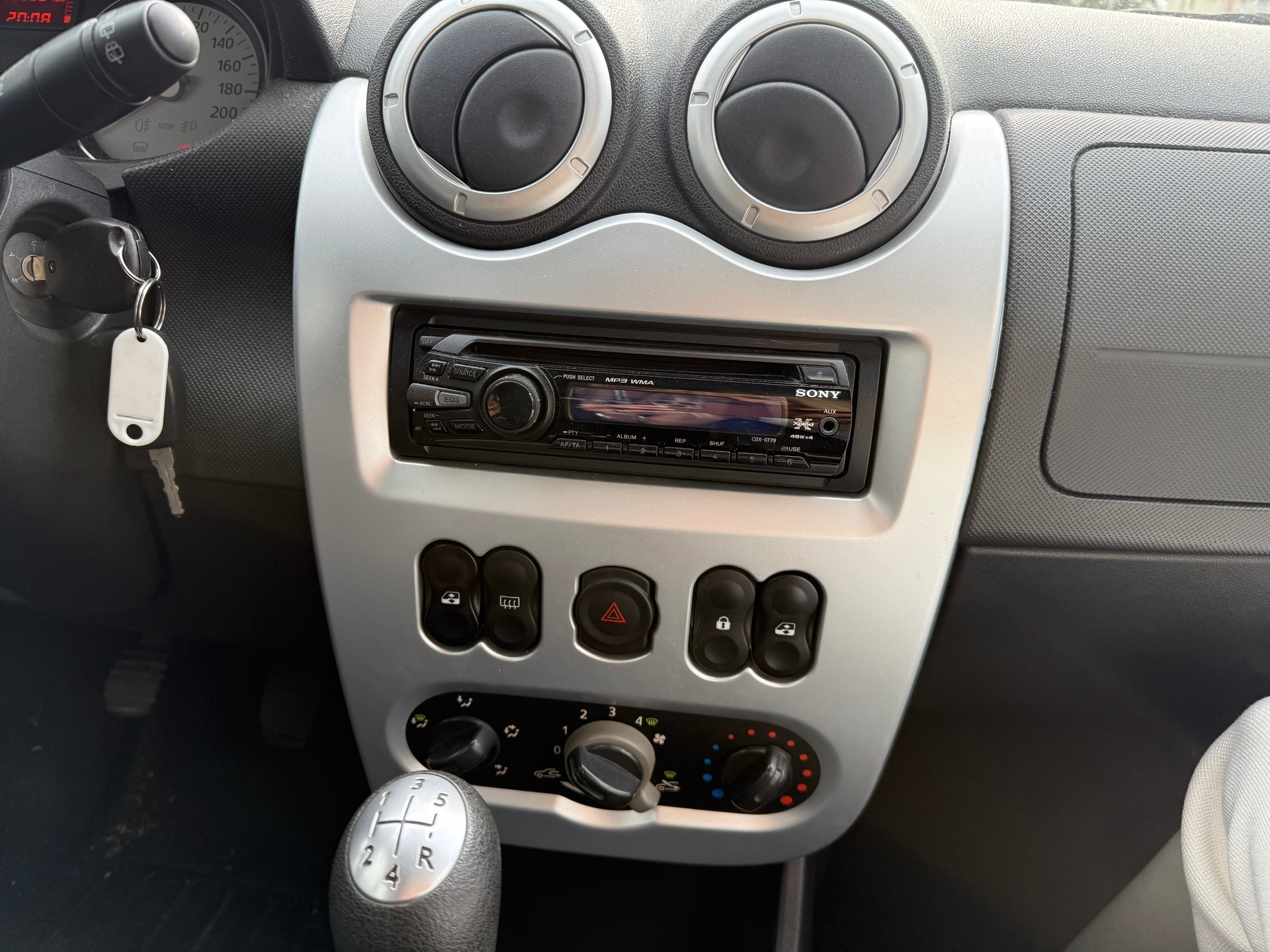 DACIA Logan 1.5 dCi Lauréate-image-5