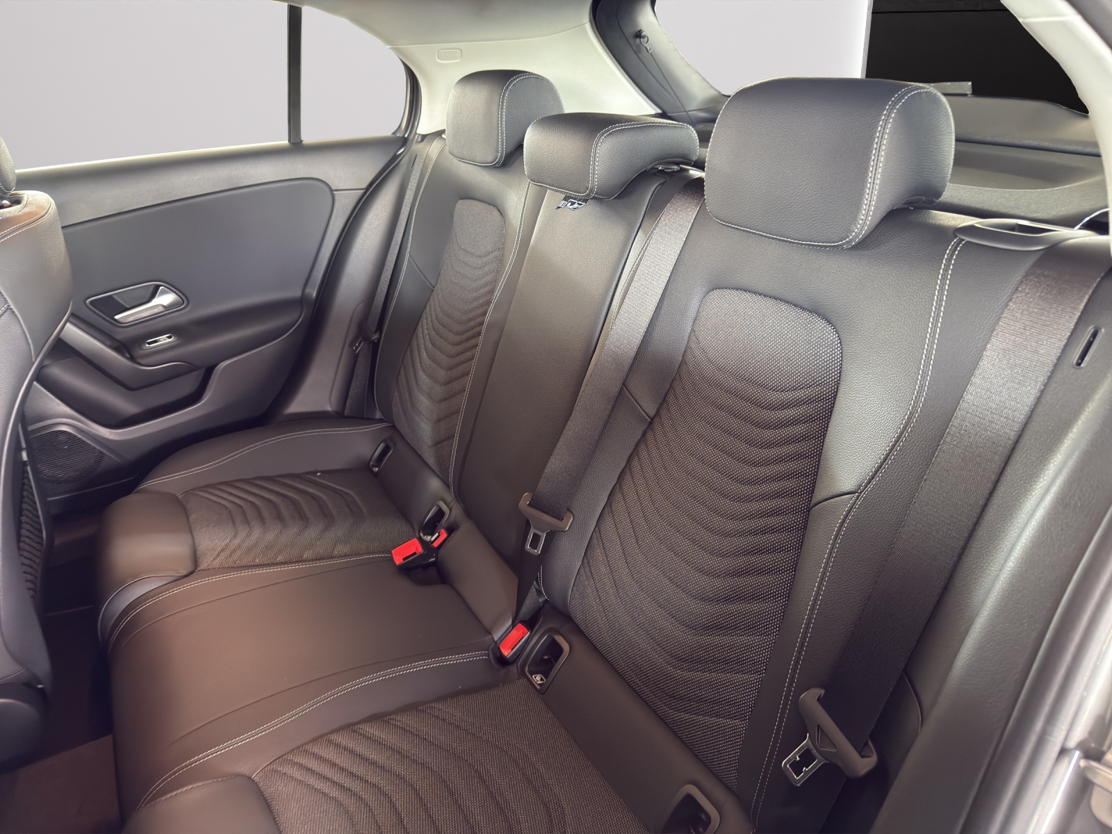 MERCEDES-BENZ A 220 4Matic 8G-DCT-image-9