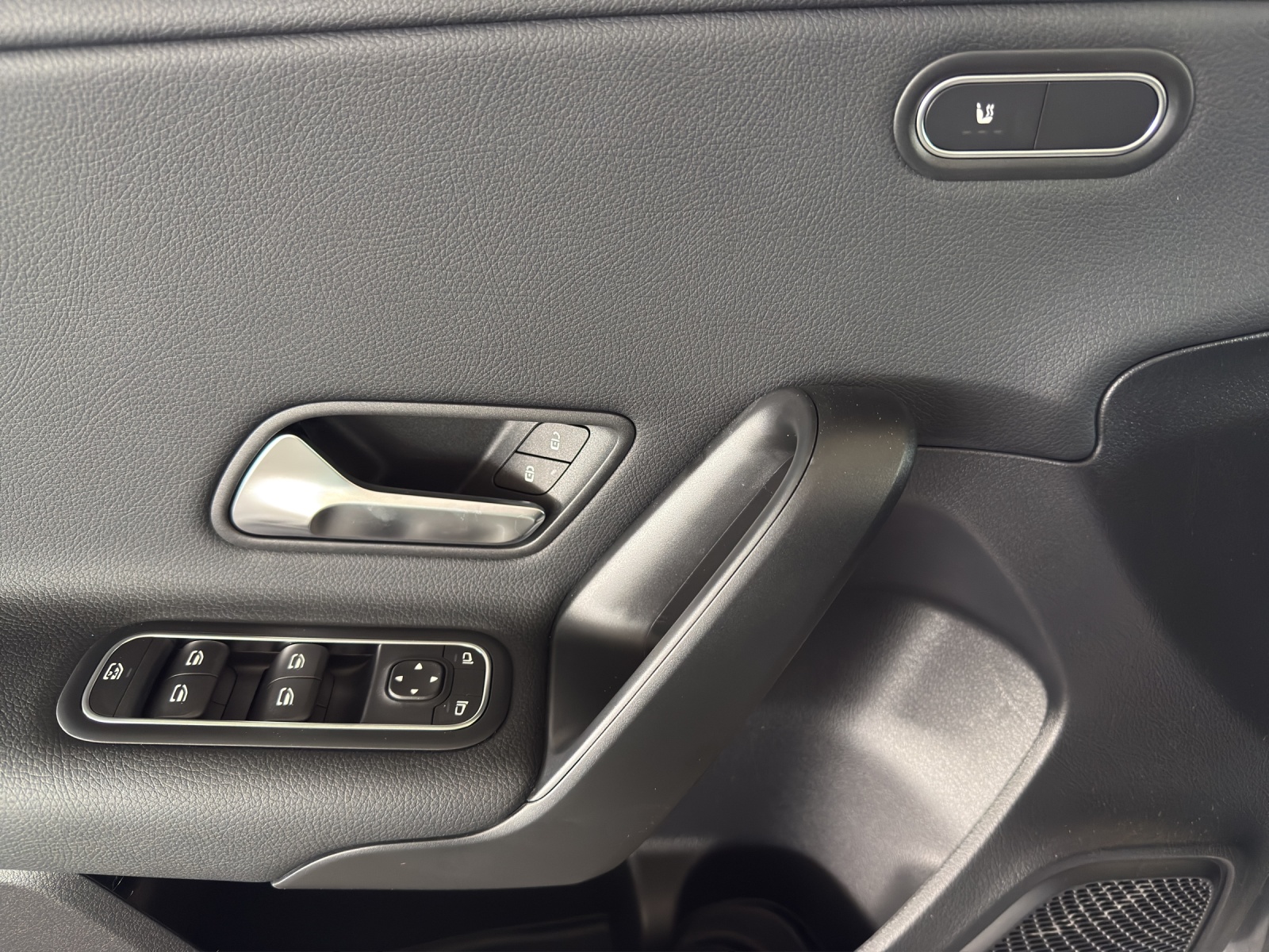 MERCEDES-BENZ A 220 4Matic 8G-DCT-image-7