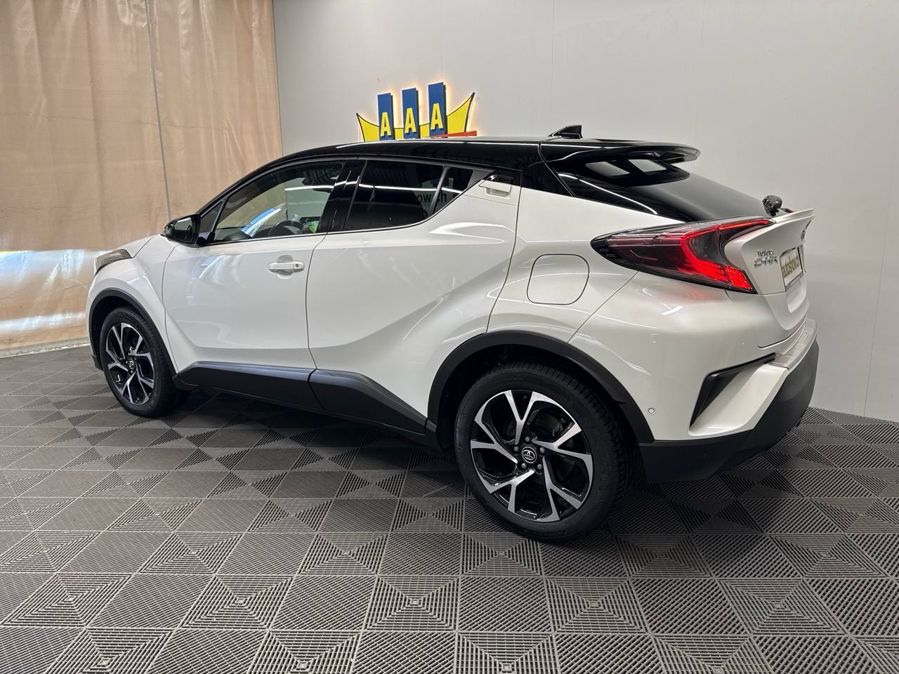 TOYOTA C-HR 1.2 Turbo Premium 4WD Multidrive S-showroom-element-1