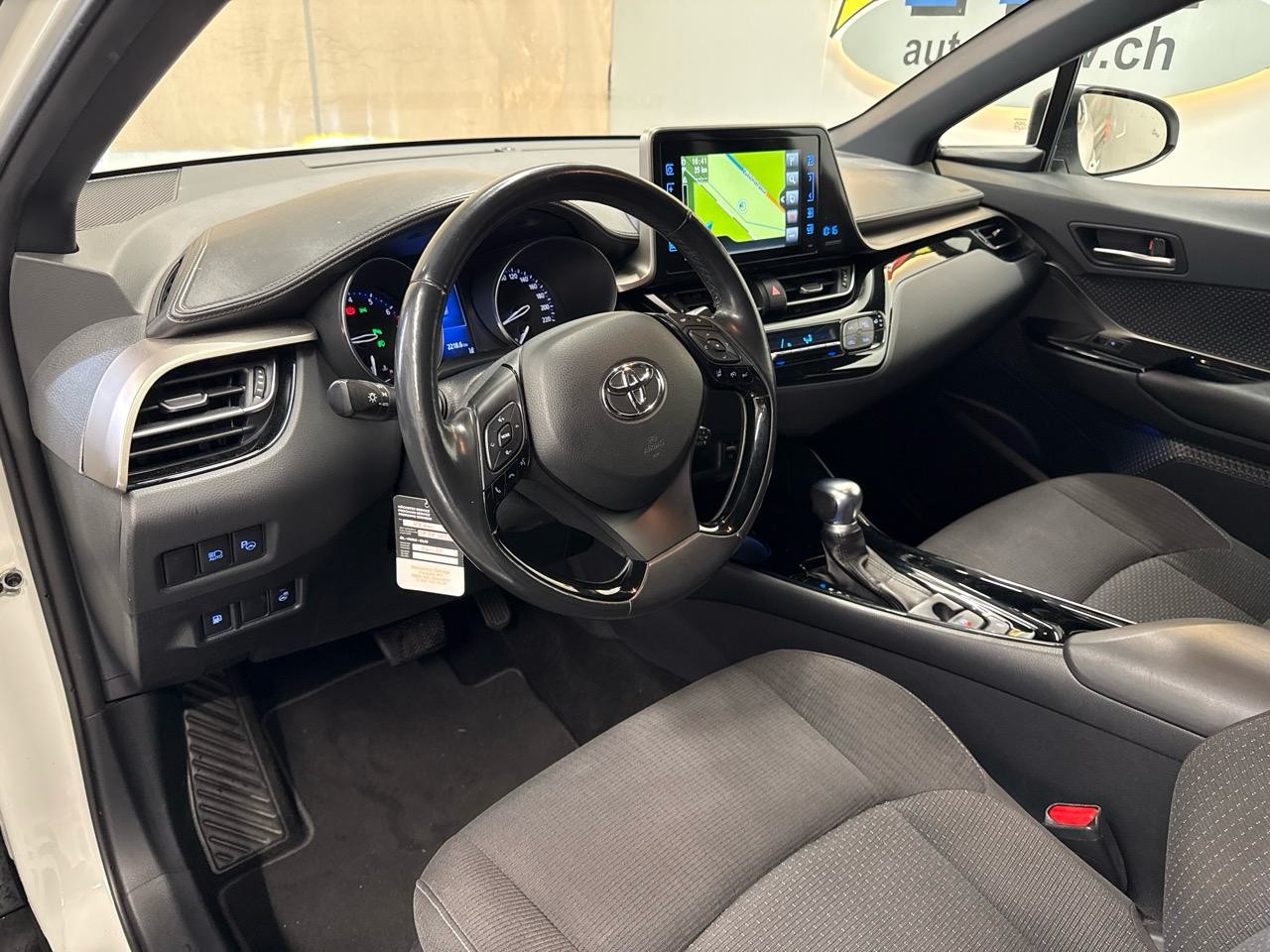 TOYOTA C-HR 1.2 Turbo Premium 4WD Multidrive S-showroom-element-2