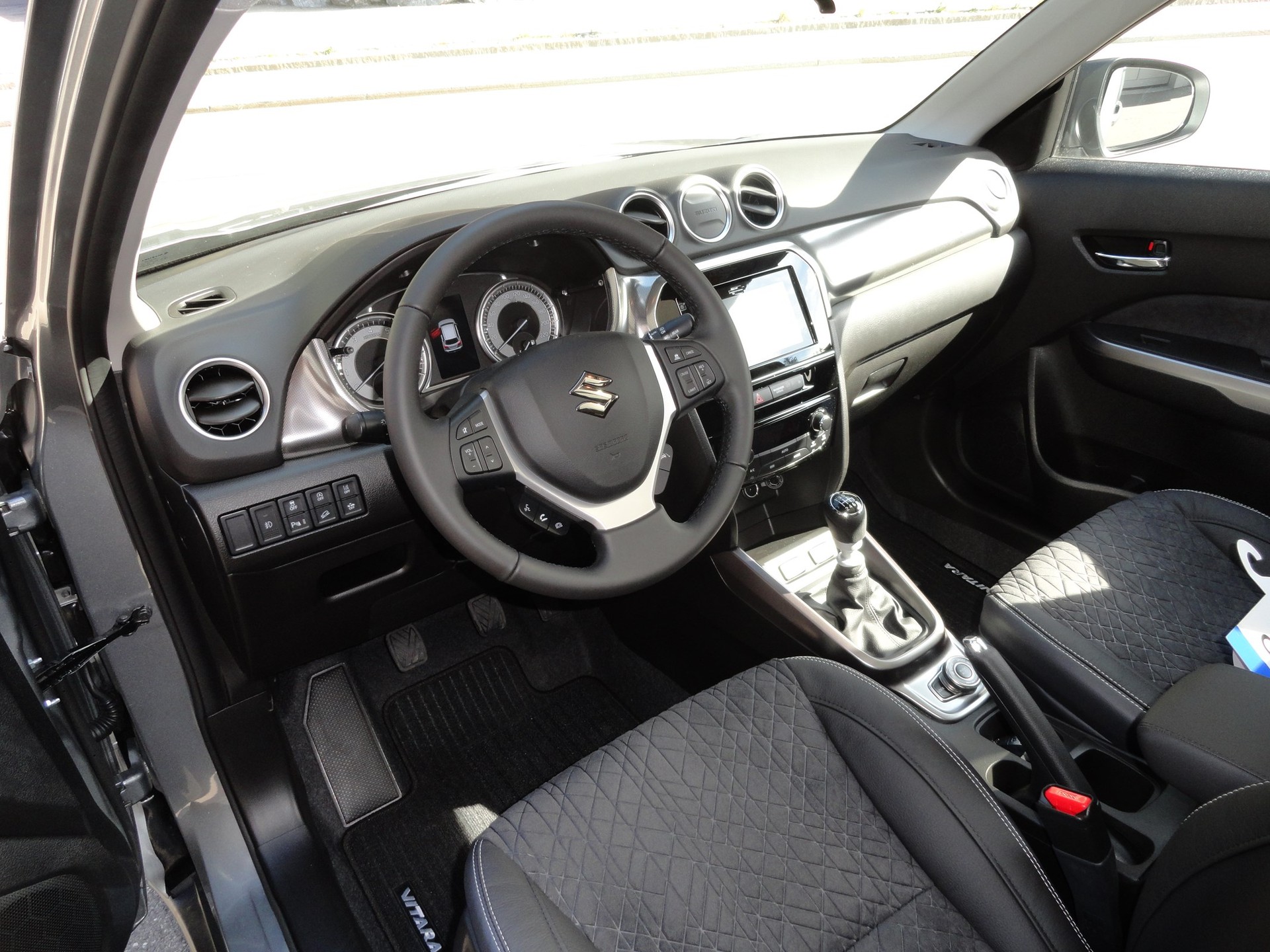 SUZUKI Vitara 1.4 Boosterjet Compact Top Hybrid-showroom-element-3