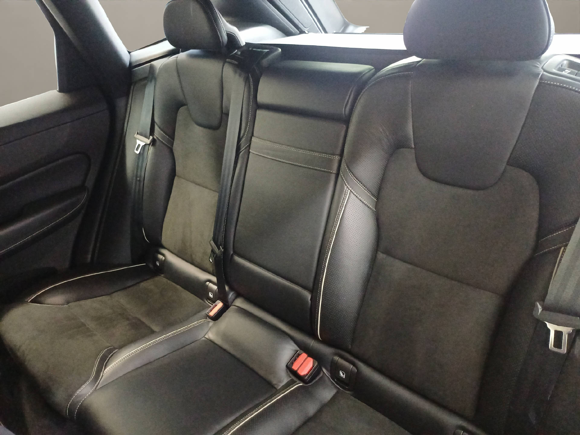 VOLVO XC60 2.0 D4 R-Design AWD-image-10