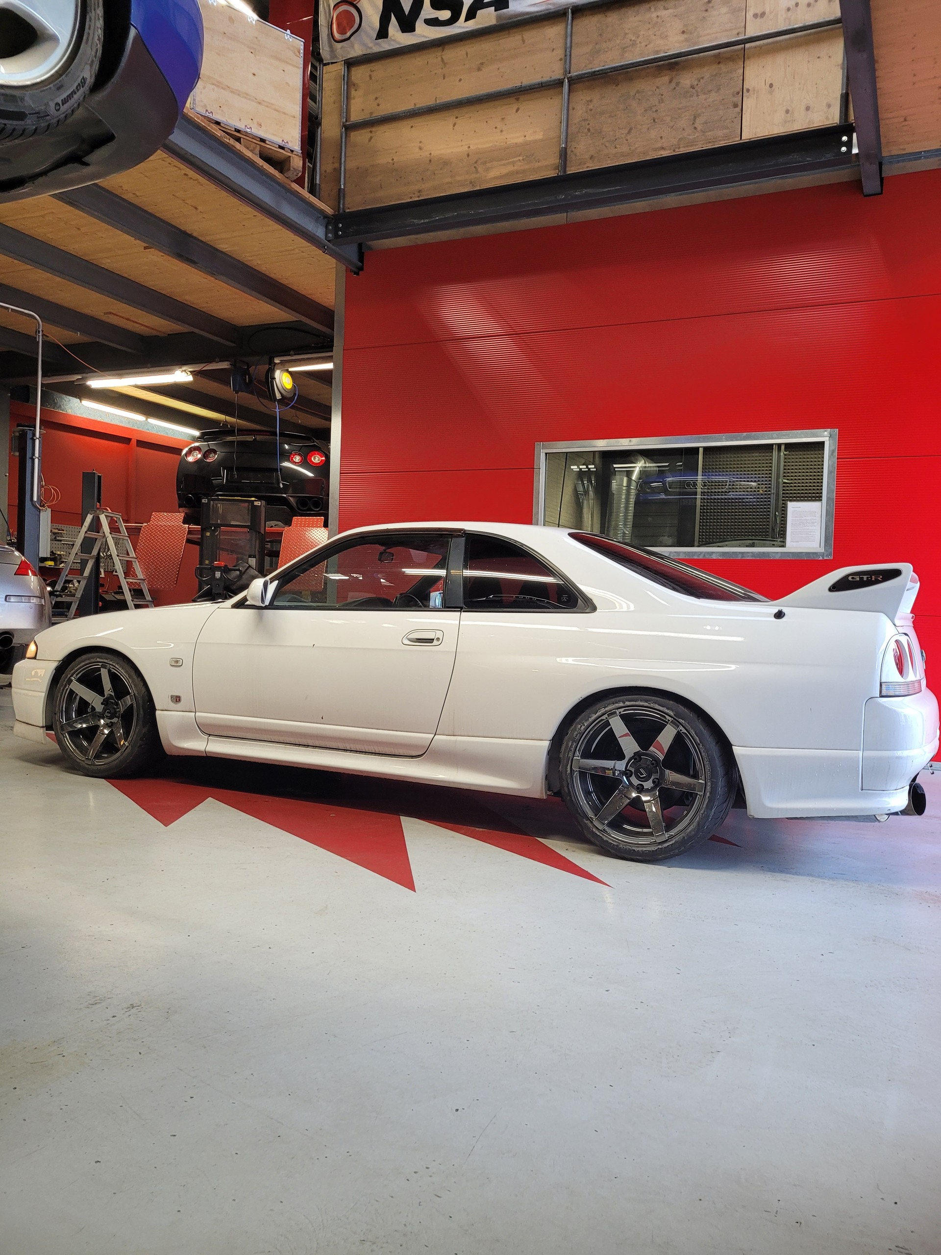 NISSAN GTR R33