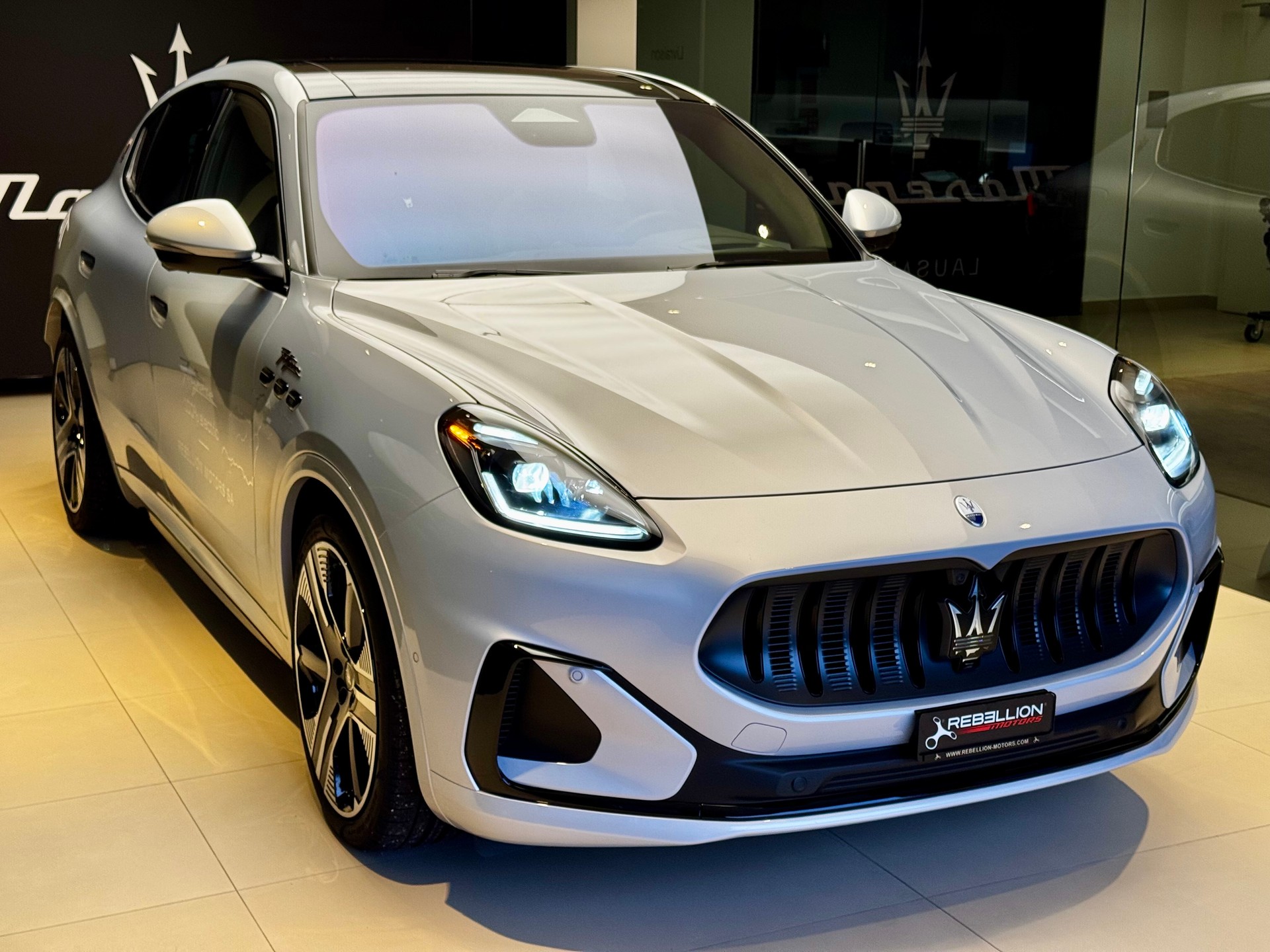 MASERATI Grecale Folgore 105kWh-showroom-element-2