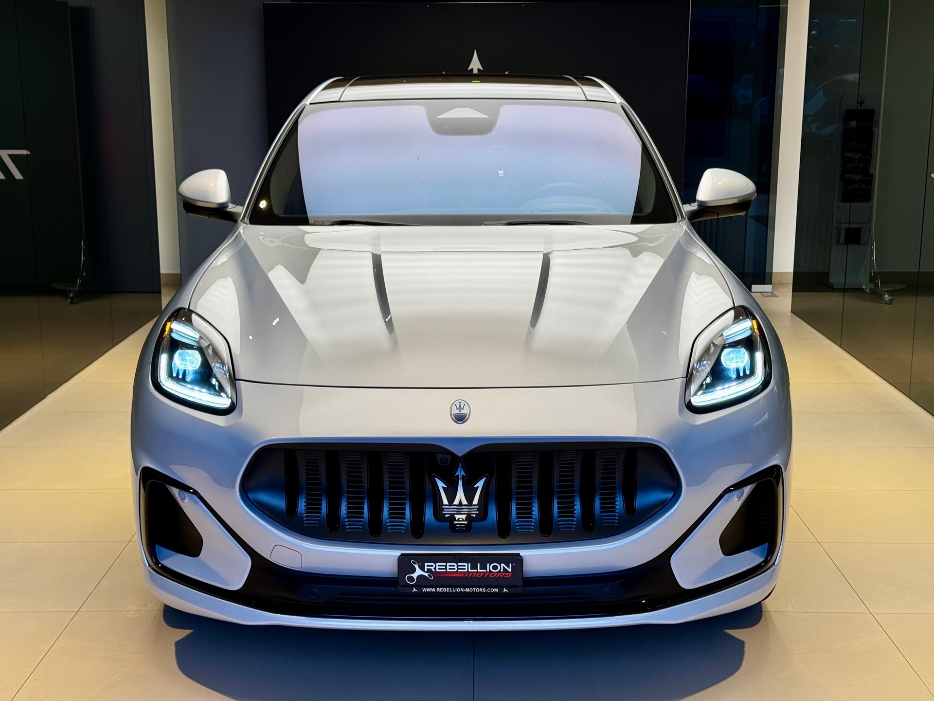 MASERATI Grecale Folgore 105kWh-showroom-element-1