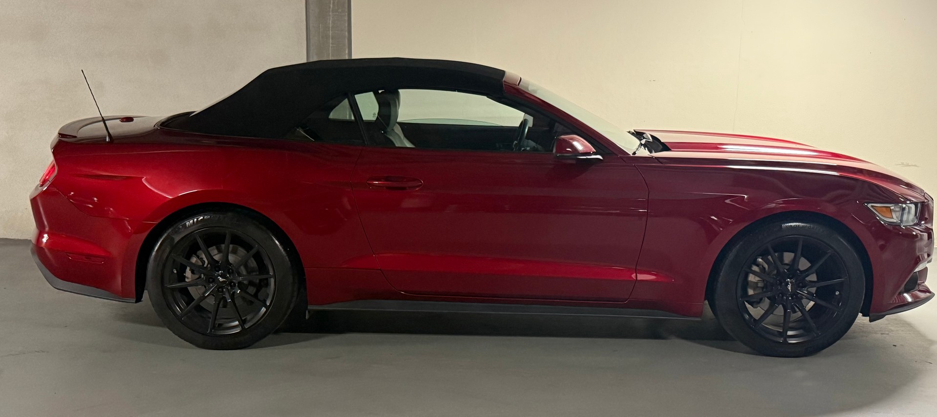 FORD Mustang Convertible 2.3 Automat-image-7
