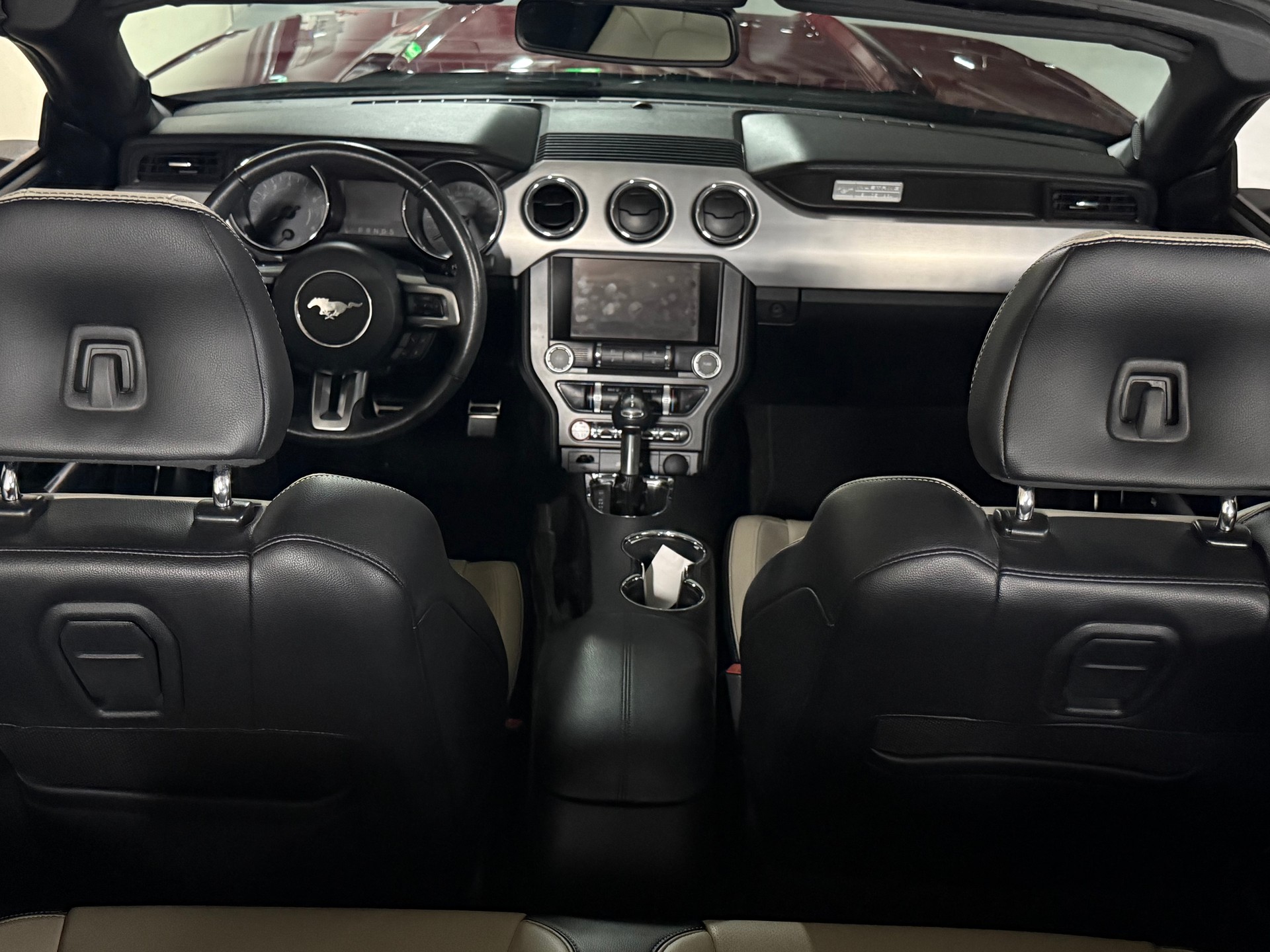 FORD Mustang Convertible 2.3 Automat-image-12