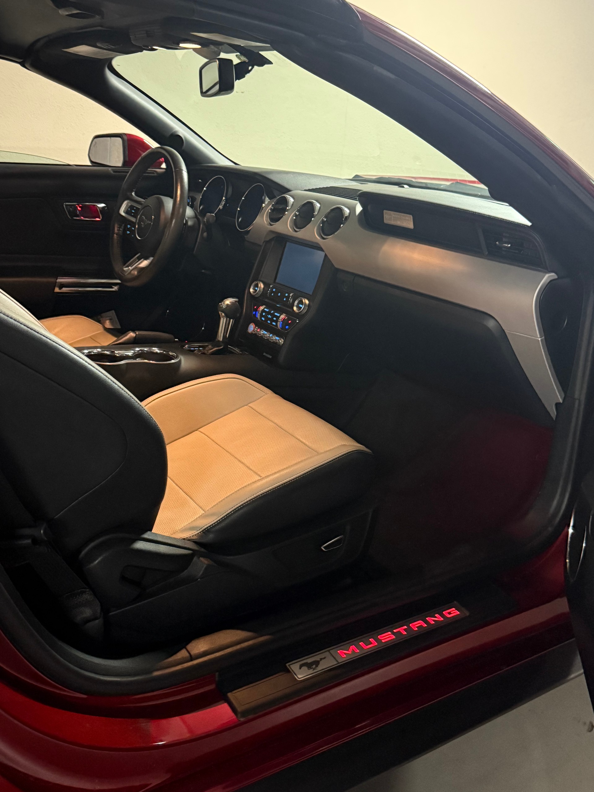 FORD Mustang Convertible 2.3 Automat-image-11