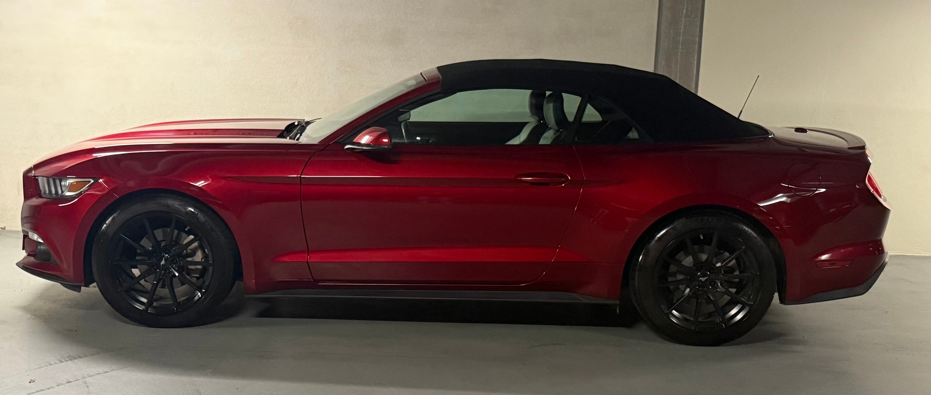 FORD Mustang Convertible 2.3 Automat-image-5