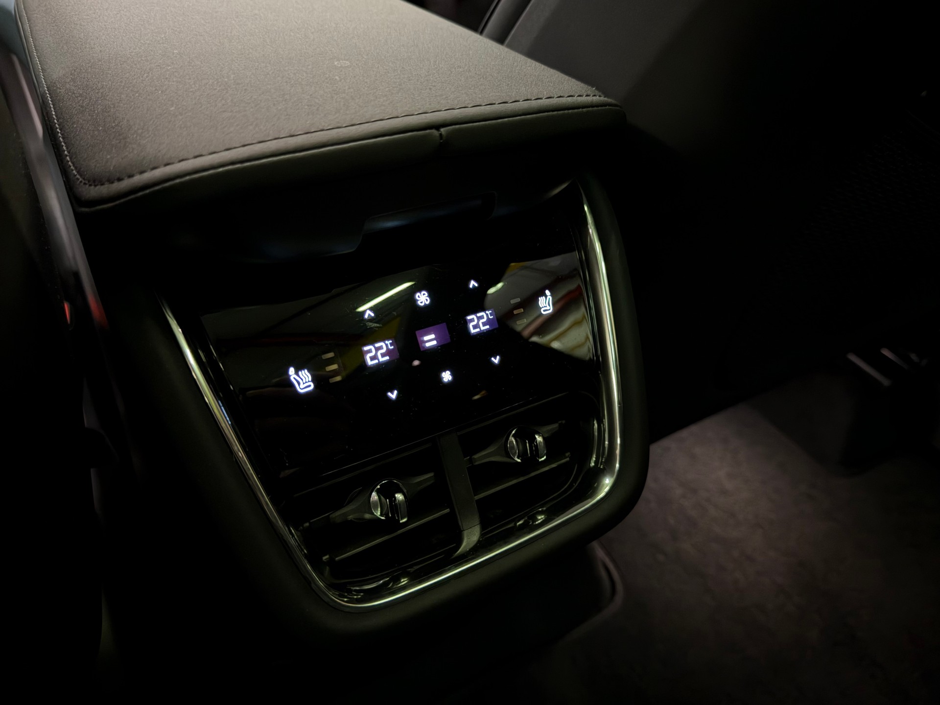 VOLVO EX90 Twin Performance 111 kWh Ultra AWD-image-18