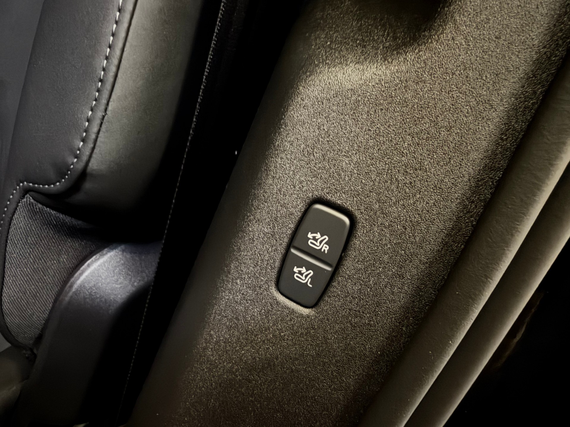 VOLVO EX90 Twin Performance 111 kWh Ultra AWD-image-16