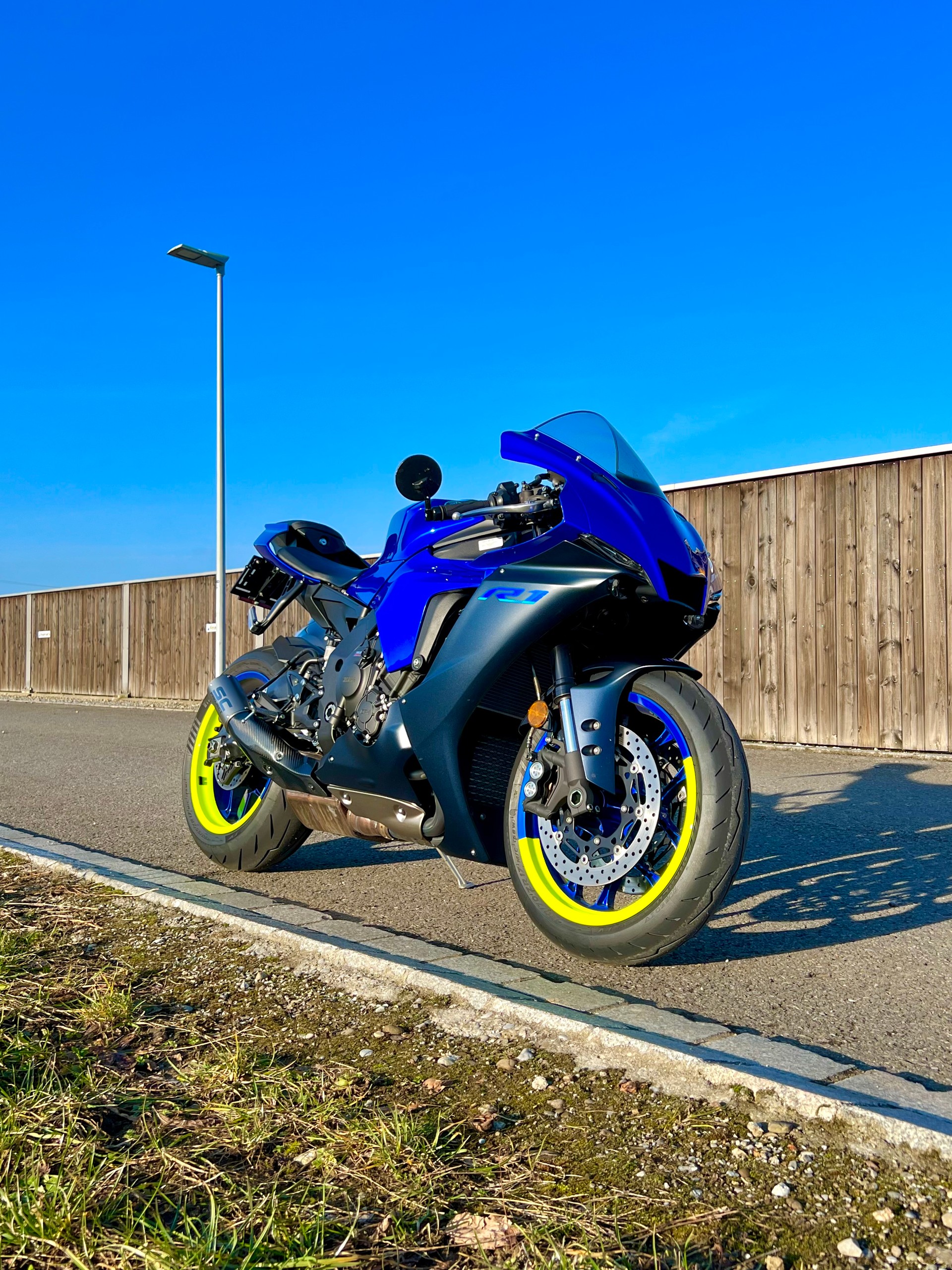 YAMAHA YZF-R1 ABS-image-1