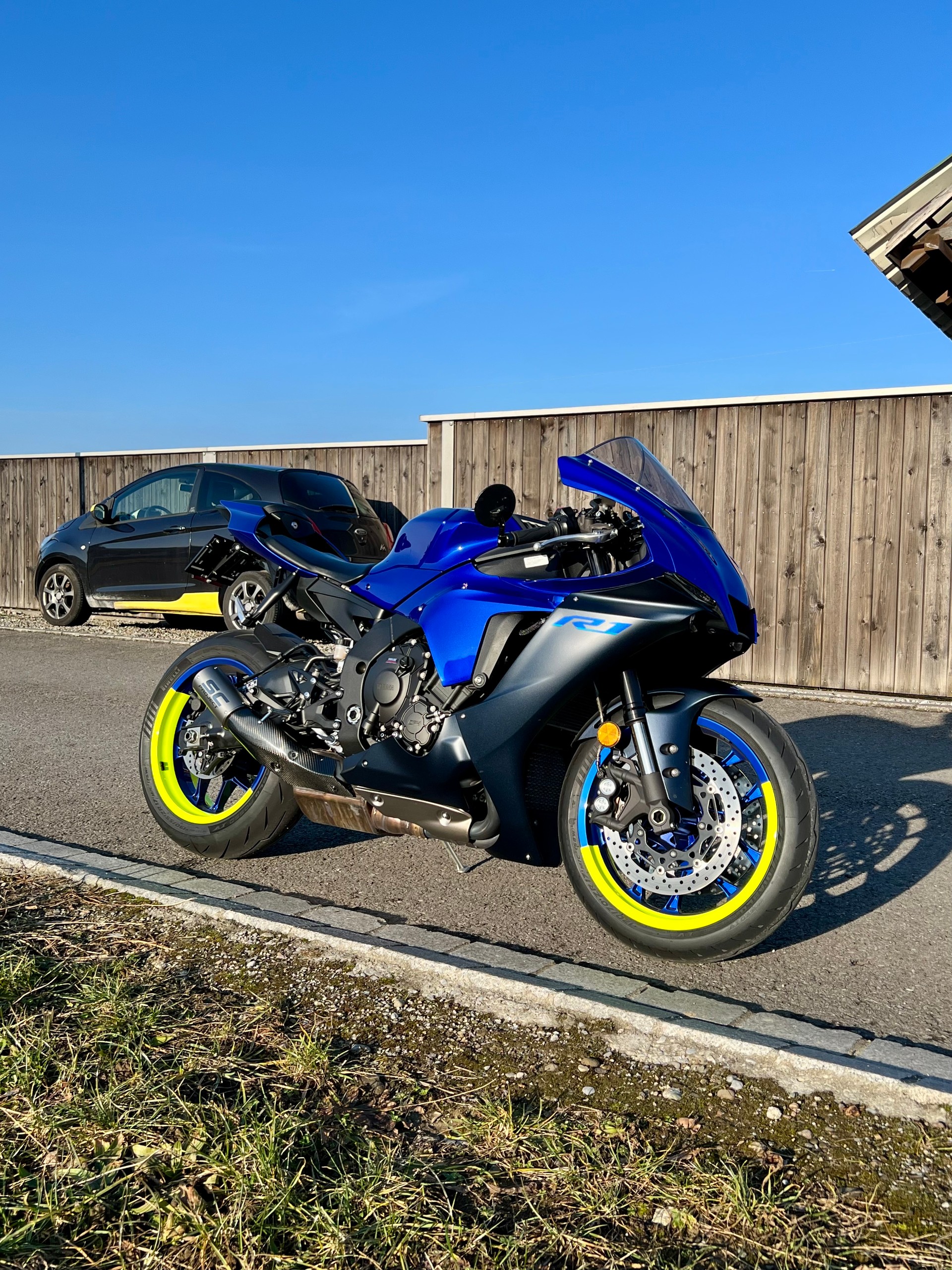 YAMAHA YZF-R1 ABS-image-2