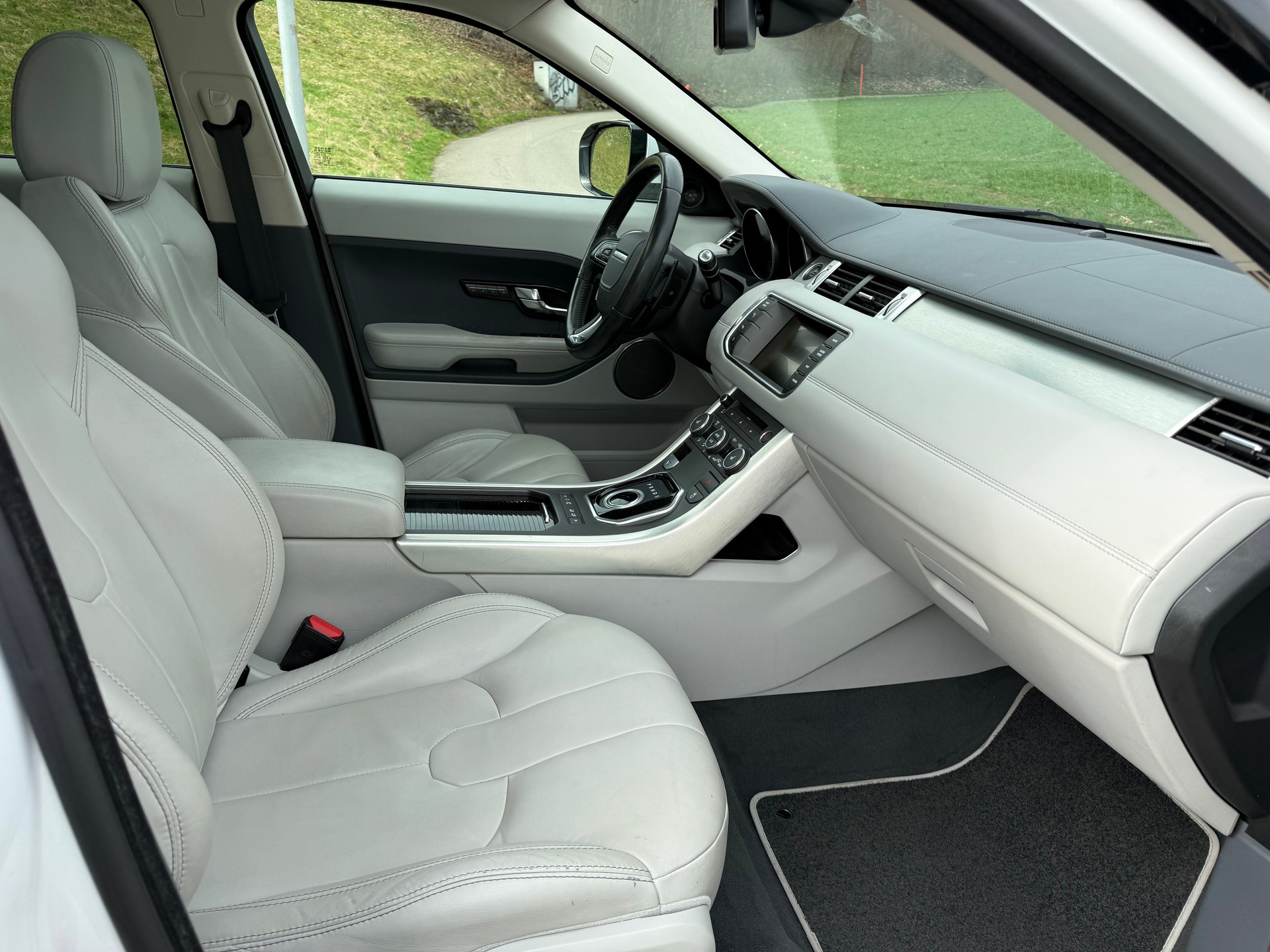 LAND ROVER Range Rover Evoque 2.0 Si4 Prestige AT6-image-5