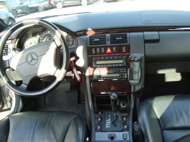 MERCEDES-BENZ E 320 Elégance Automatic-image-12