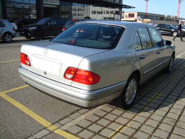 MERCEDES-BENZ E 320 Elégance Automatic-image-5