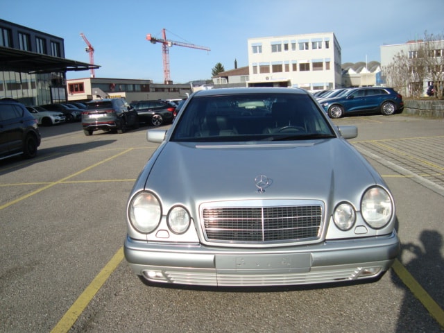 MERCEDES-BENZ E 320 Elégance Automatic-image-1