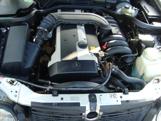 MERCEDES-BENZ E 320 Elégance Automatic-image-13