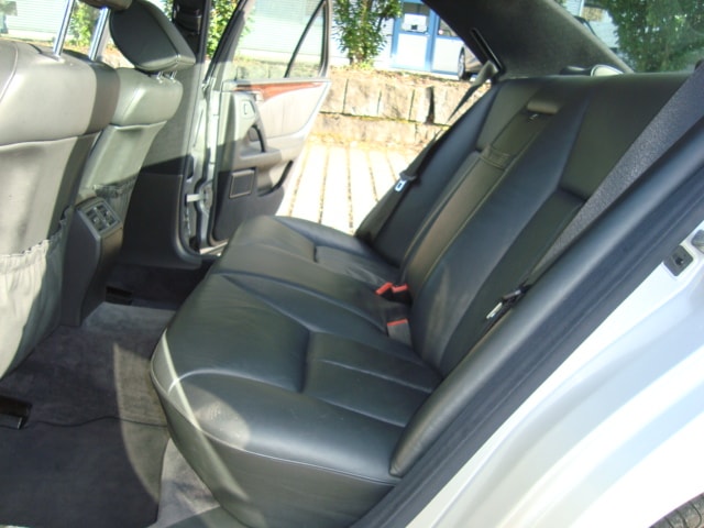 MERCEDES-BENZ E 320 Elégance Automatic-image-9