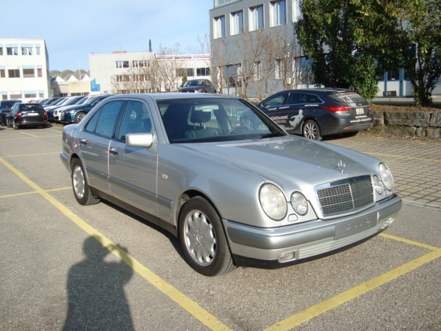 MERCEDES-BENZ E 320 Elégance Automatic-image-2